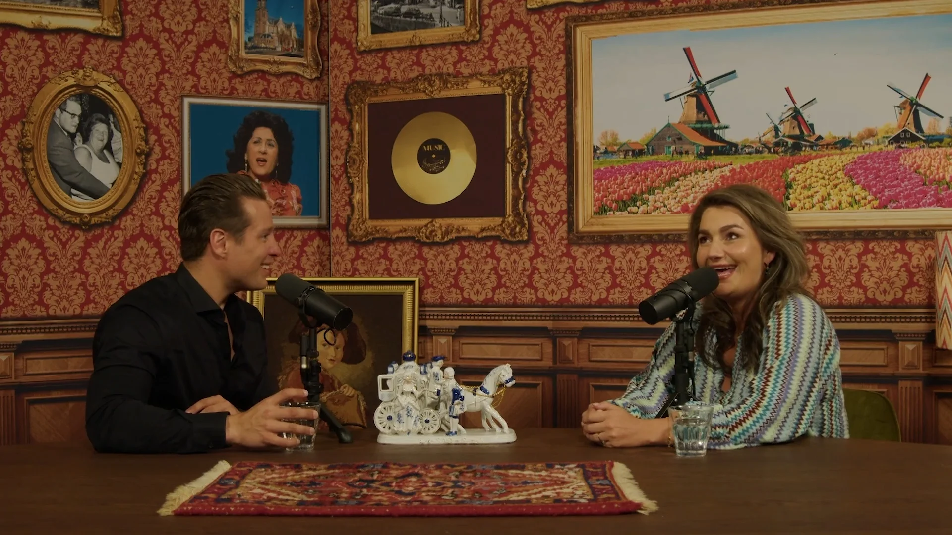 Sieneke trad onverwachts op bij deze bijzondere locatie (Alles voor de Show)