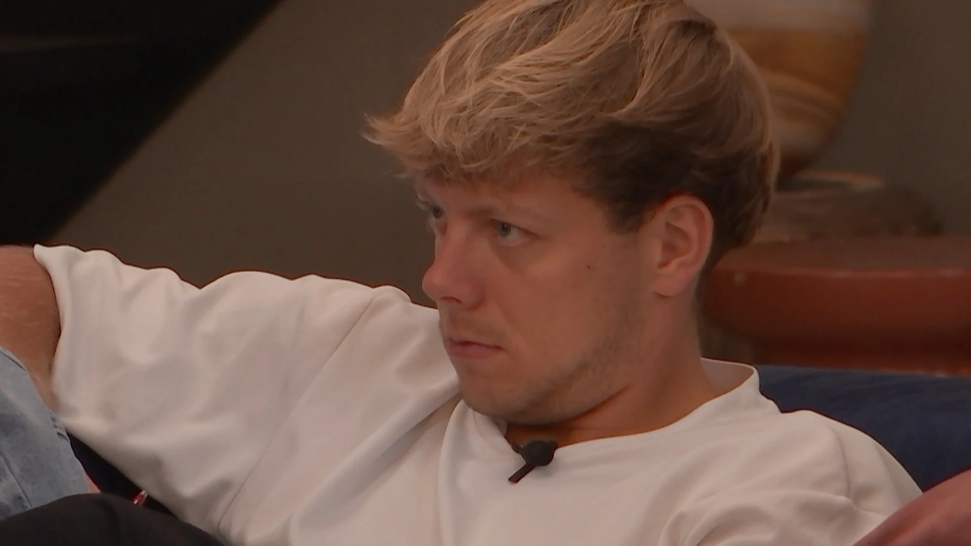 Demi mag niet alleen met Marco op de kamer zijn