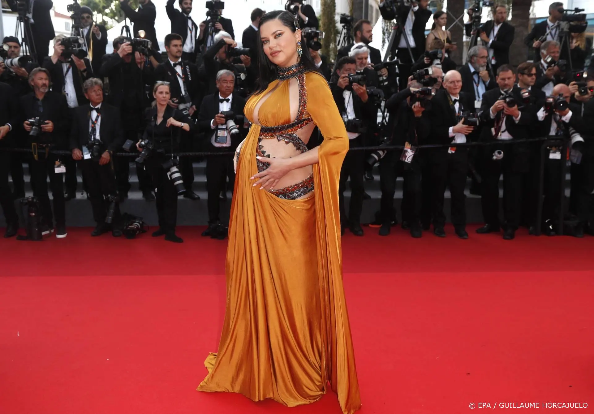 Model Adriana Lima bevallen van zoon