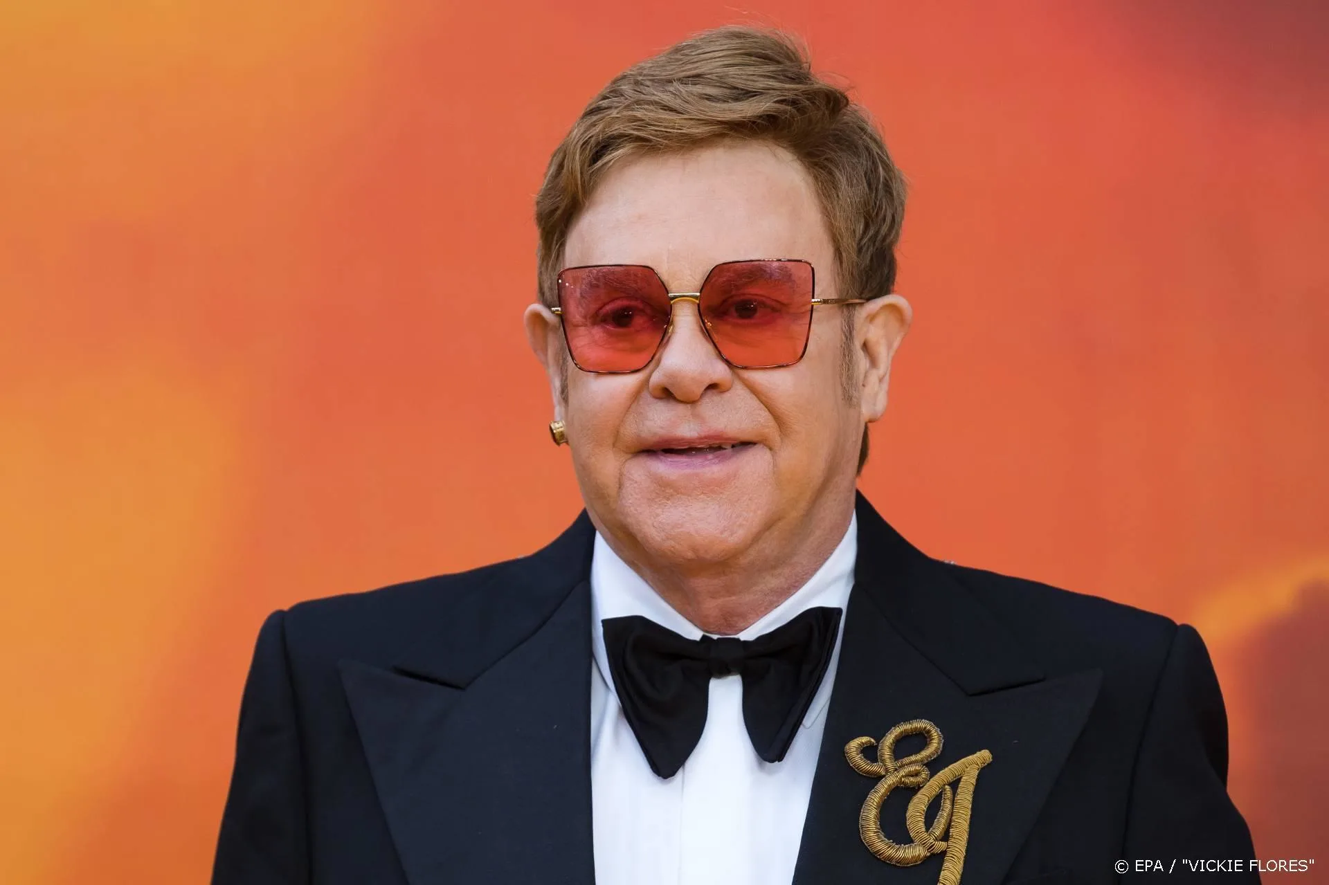 Elton John doet coronabenefiet met collega-sterren