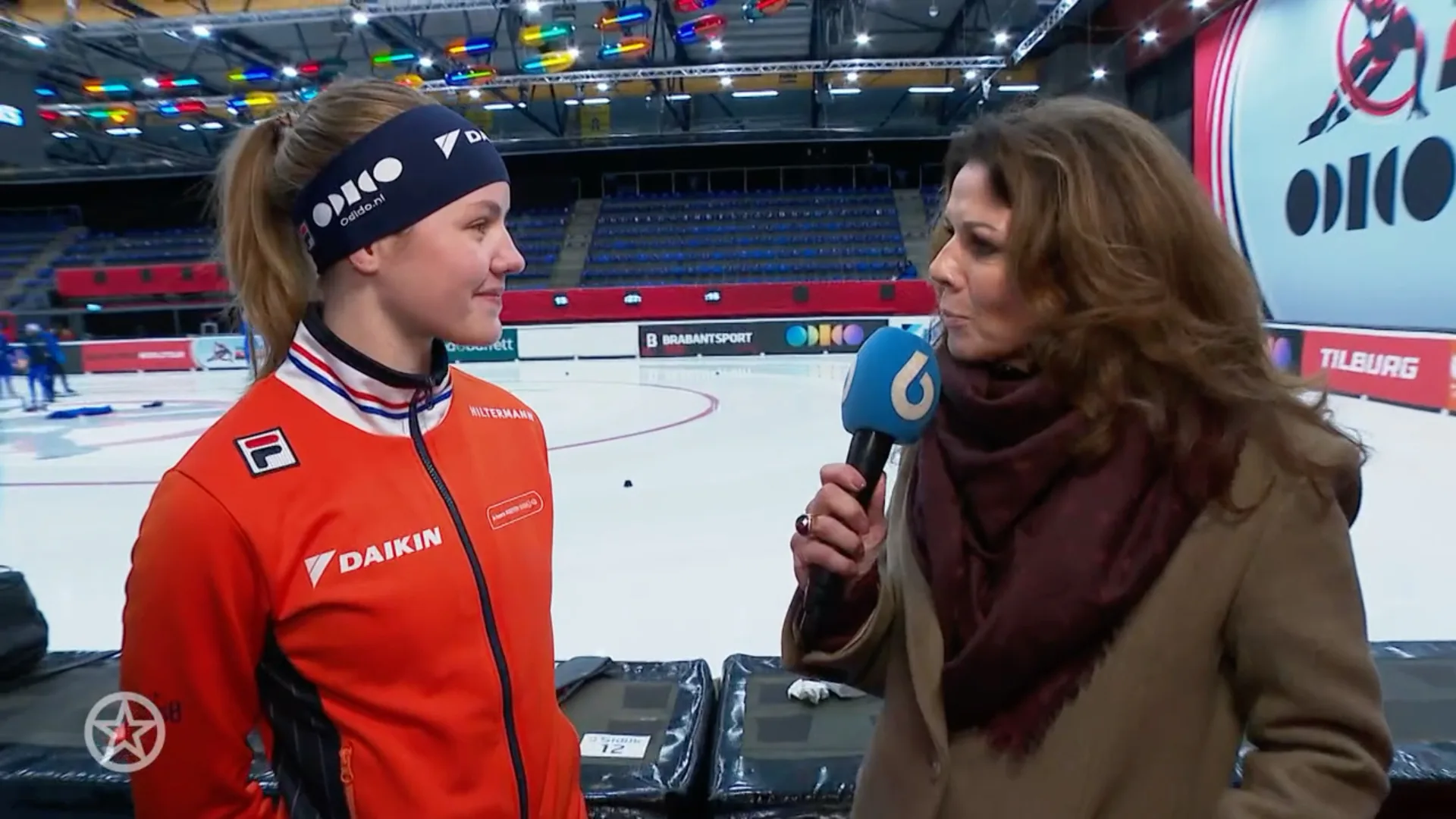 Leontien van Moorsel spreekt Xandra en Michelle Velzeboer