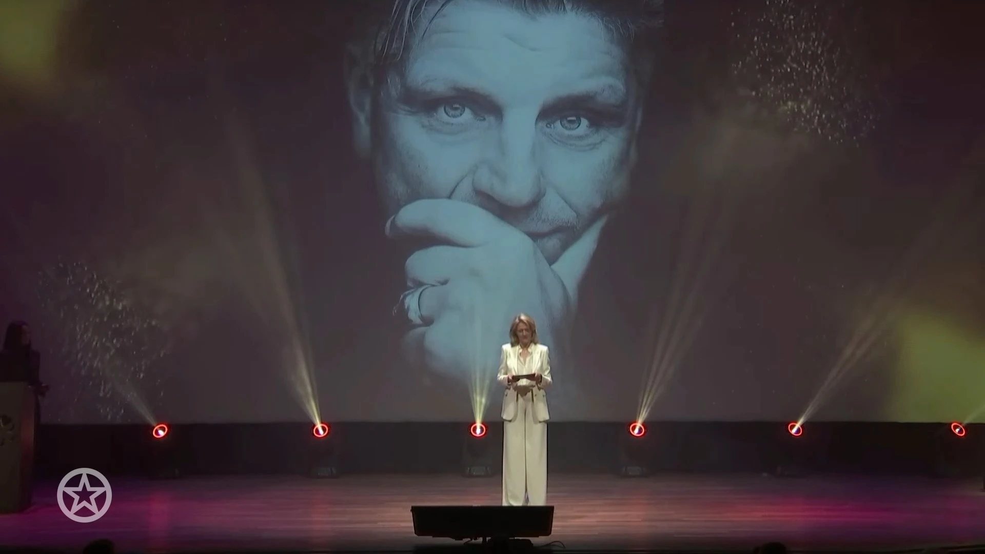Emotioneel eerbetoon aan Jonnie Boer: 'Hij verdient dit'