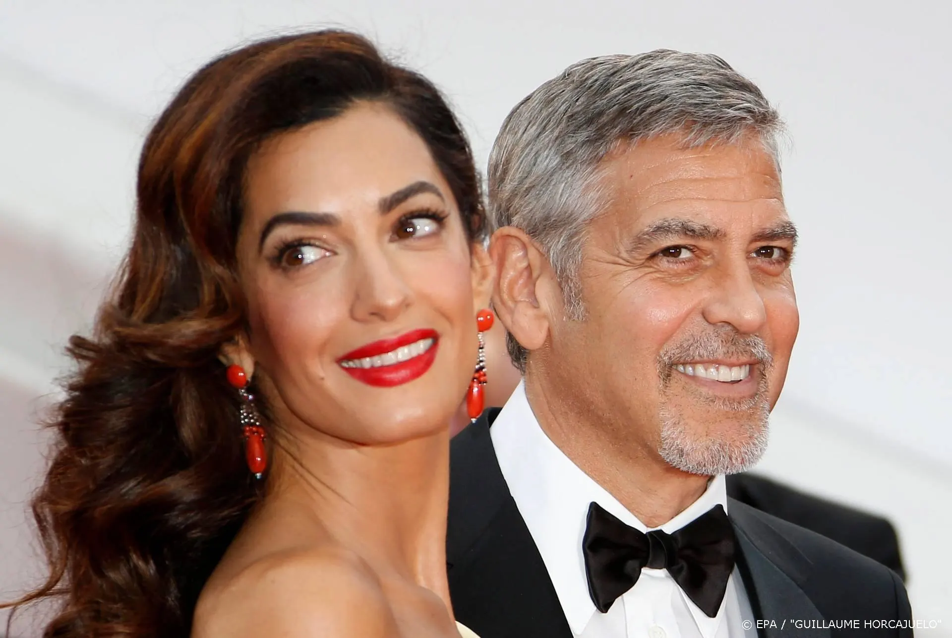 Amal en George Clooney doneren gul voor Libanon