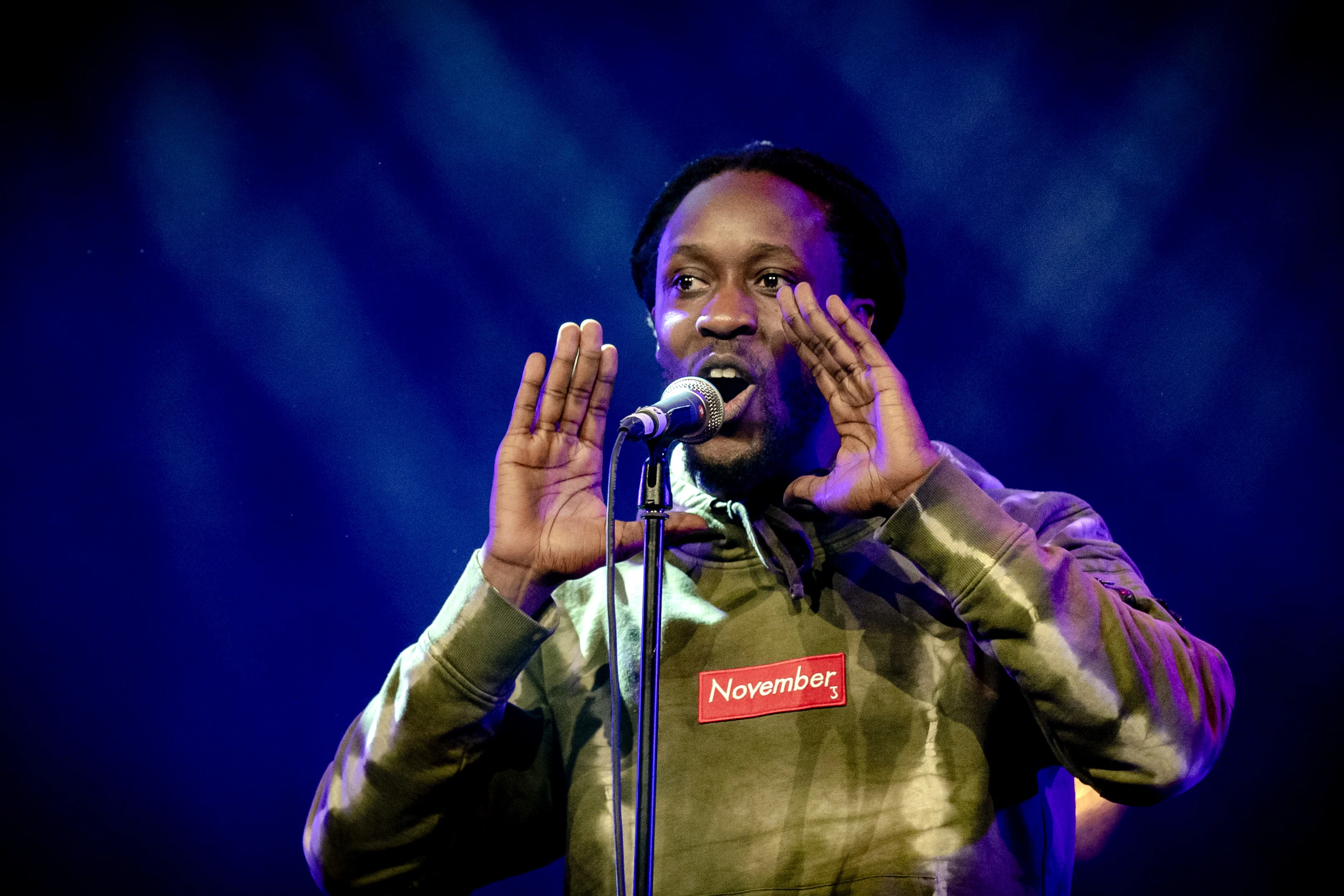 Zó reageert Akwasi op haatreactie