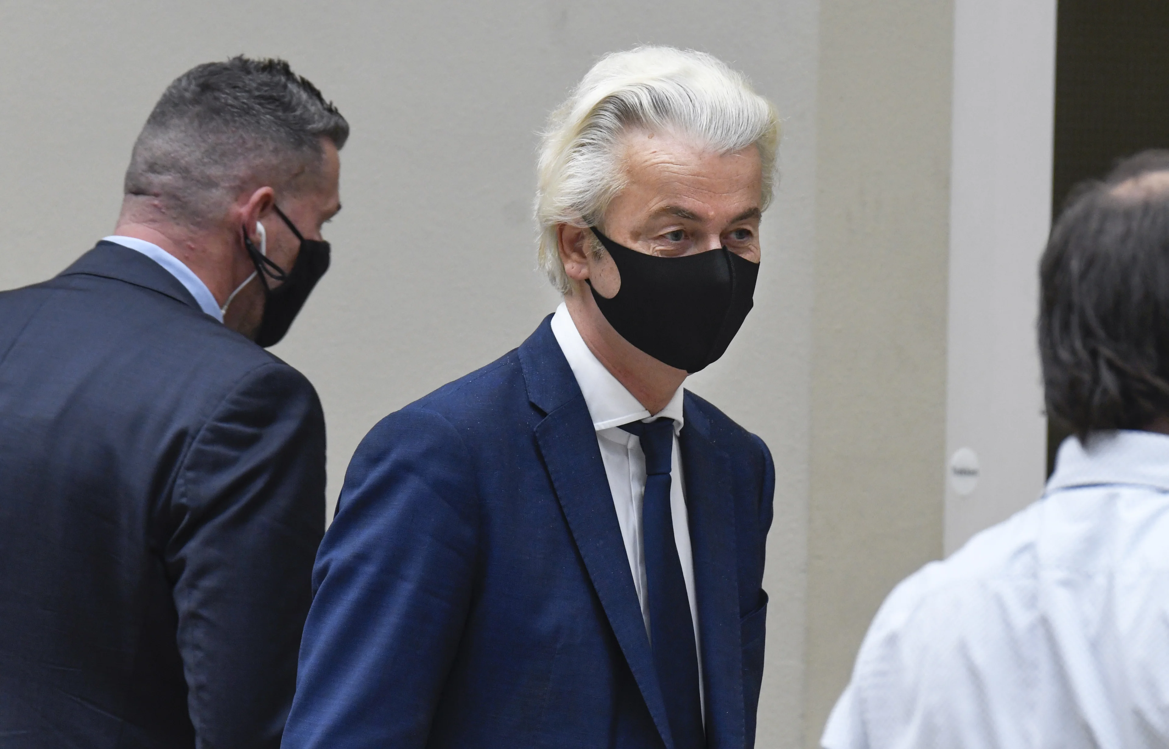 Geert Wilders in thuisisolatie na besmetting beveiliger