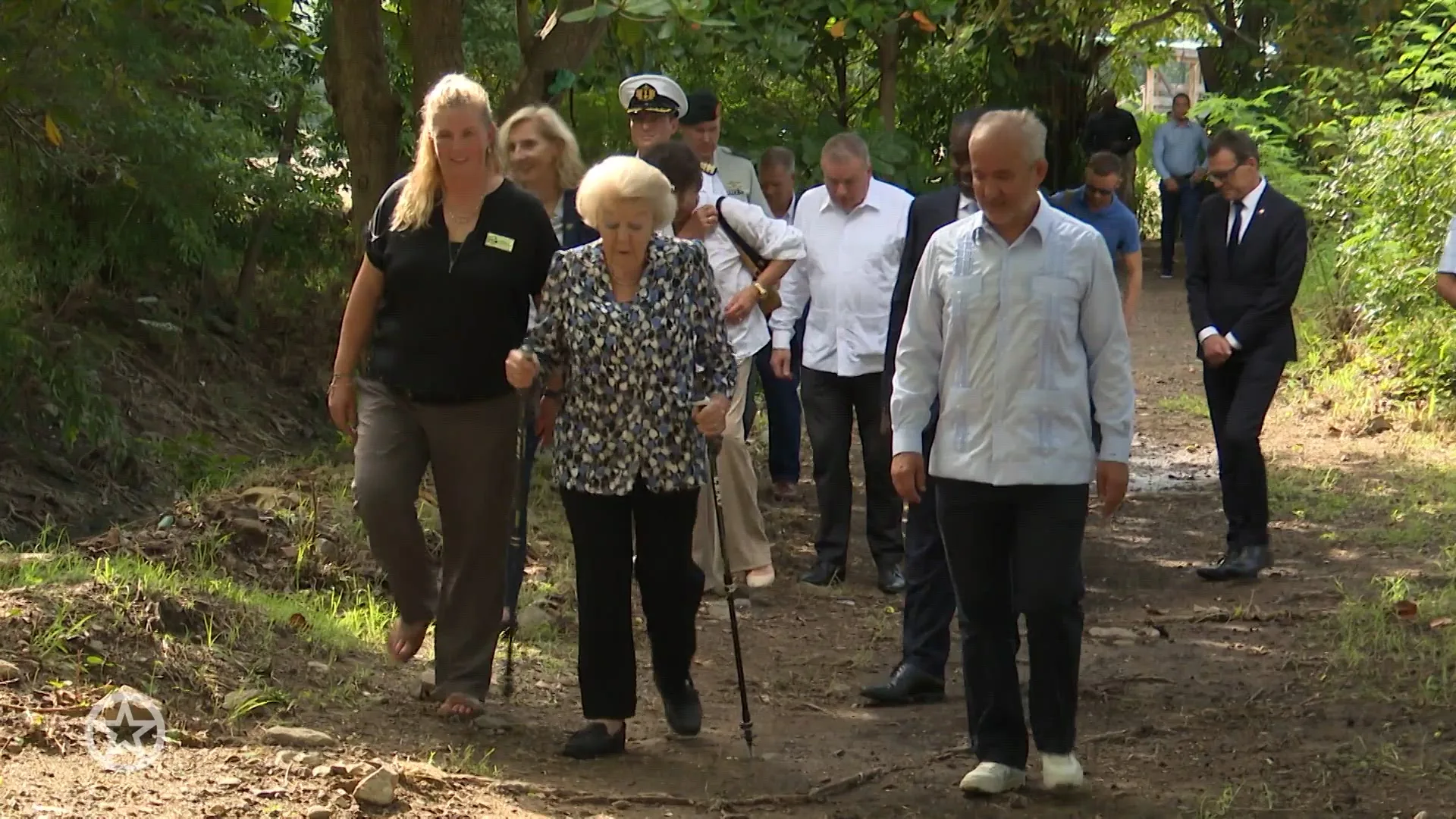 Prinses Beatrix valt in slaap tijdens werkbezoek