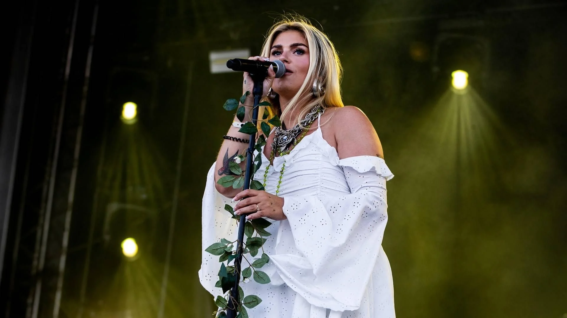 Roxeanne Hazes emotioneel op prachtige dag