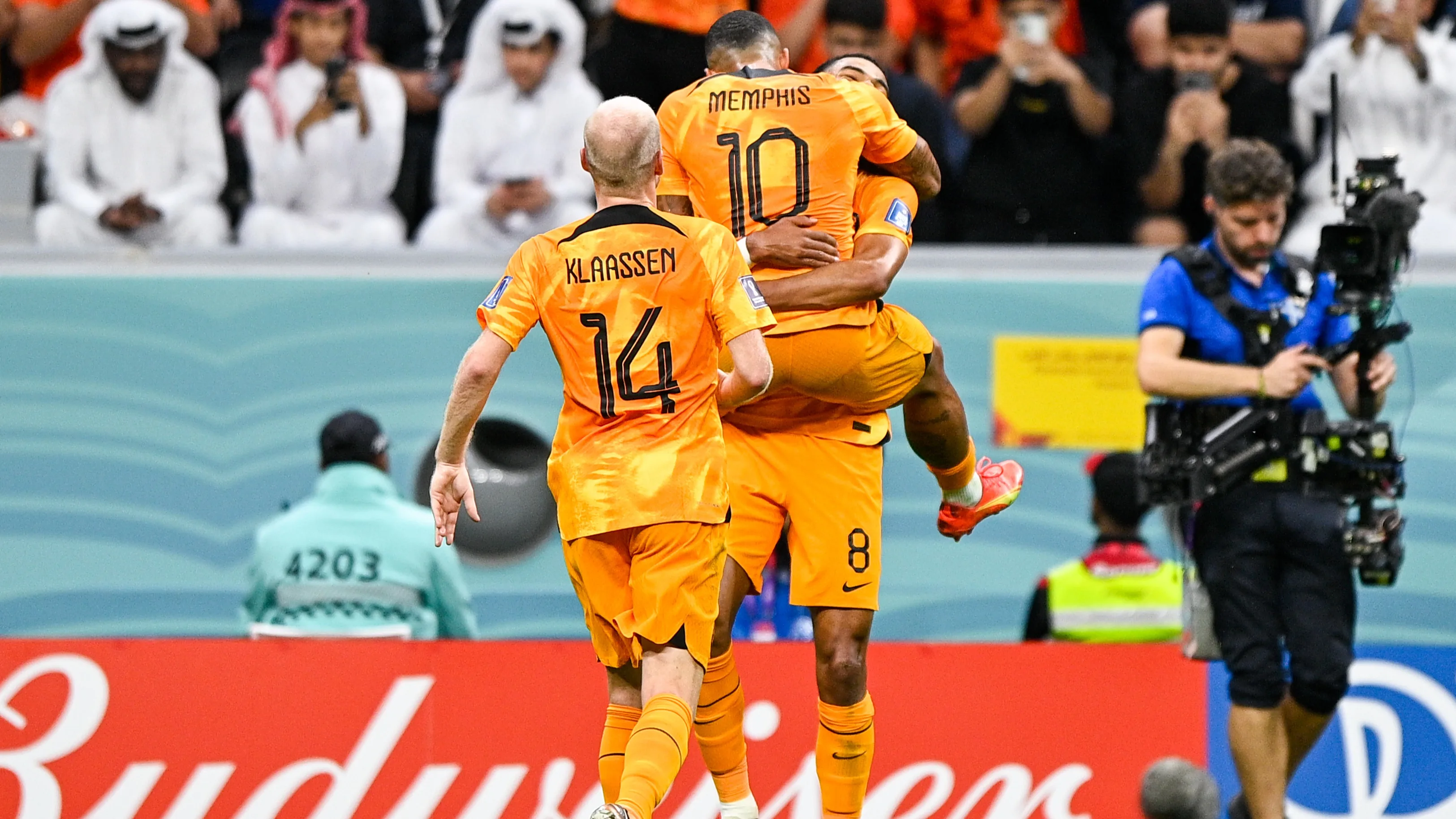 Feest voor Oranje: Door naar achtste finale