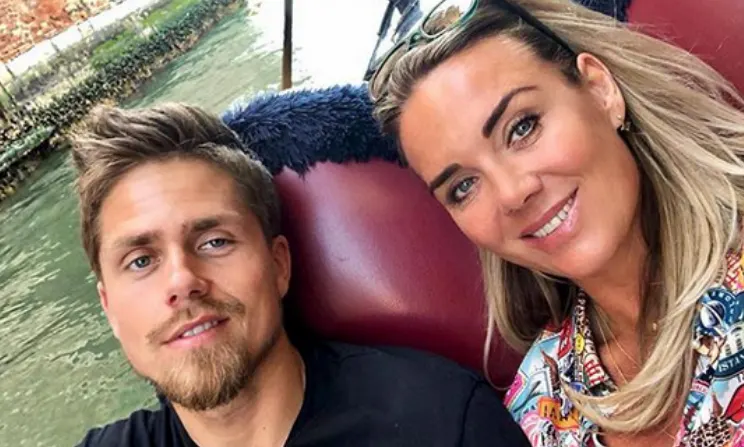 André en Monique stralen op vakantie