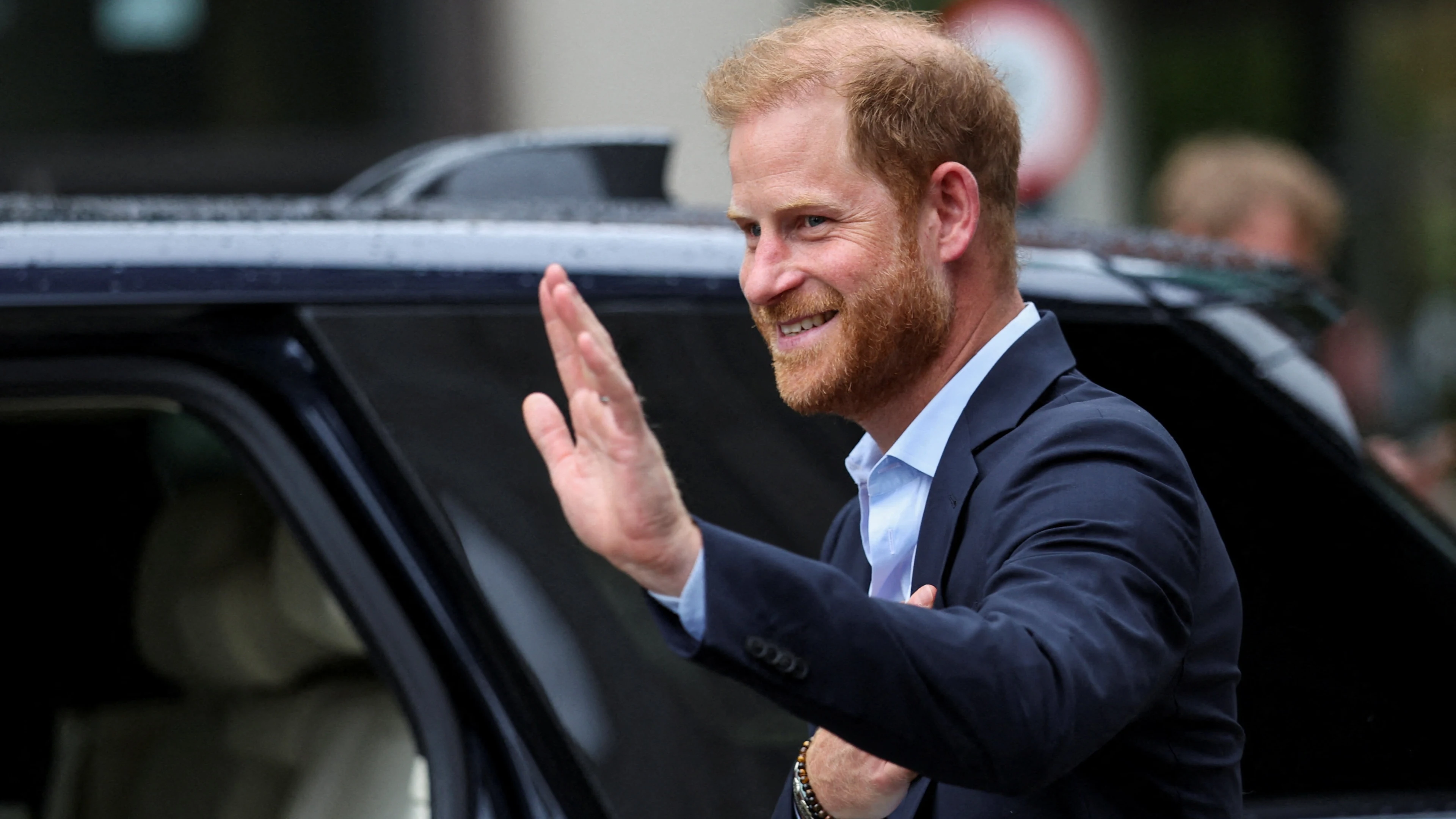 Prins Harry bezoekt oorlogsgebied