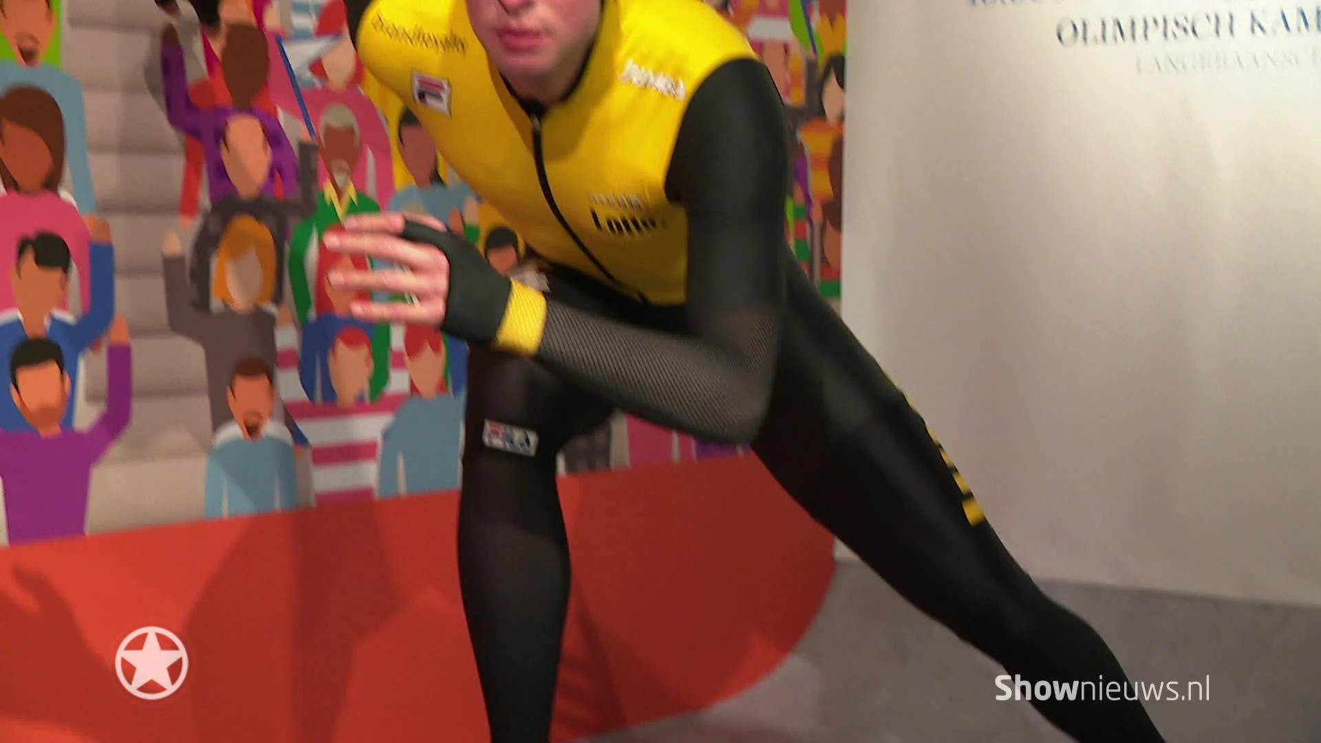 Sven Kramer onthult eigen wassen beeld