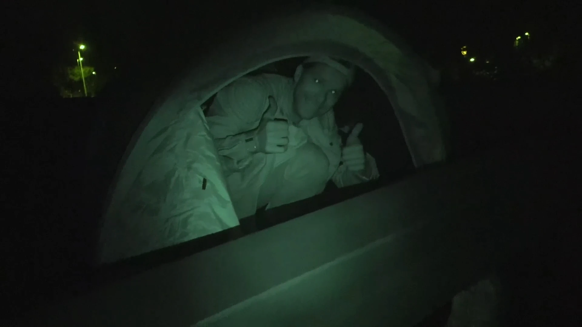 StukTV gaat kamperen op het dak van een politiebureau!