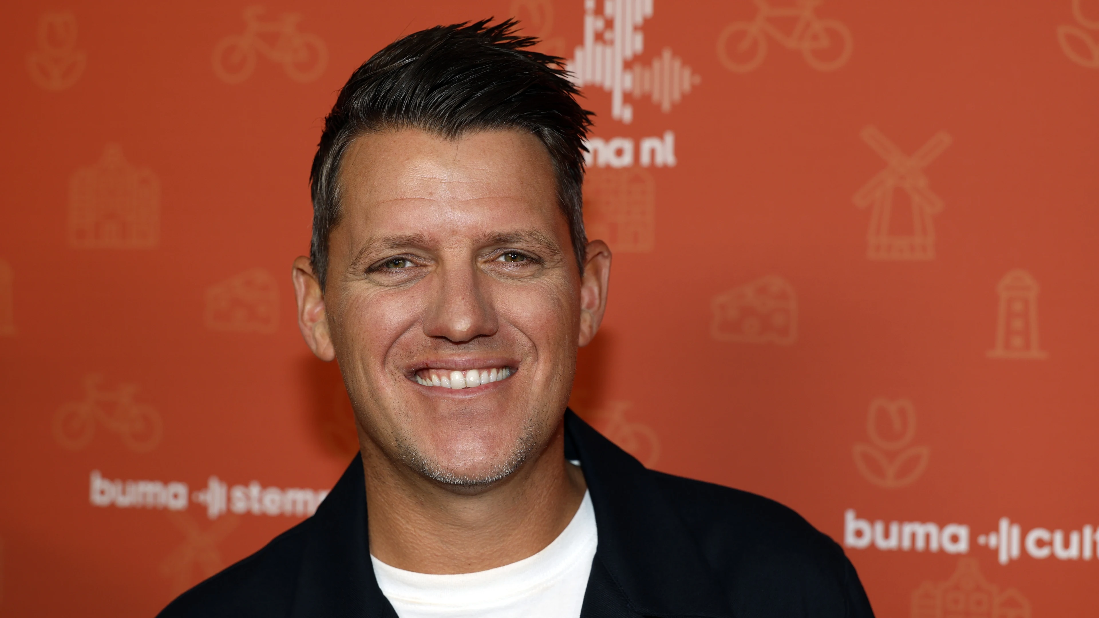 Kees Tol glundert door geliefde: '180 graden andere kant op'