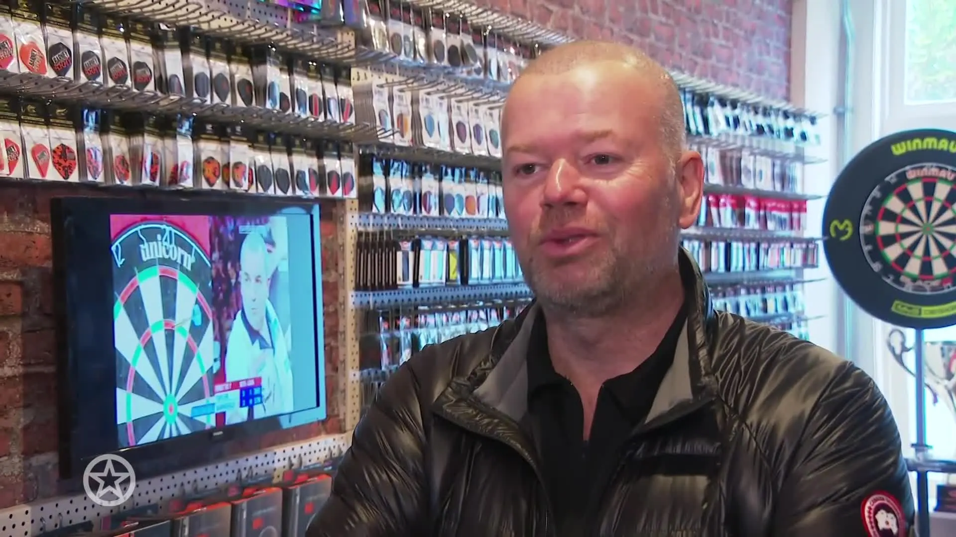Raymond van Barneveld wil trouwen met Julia