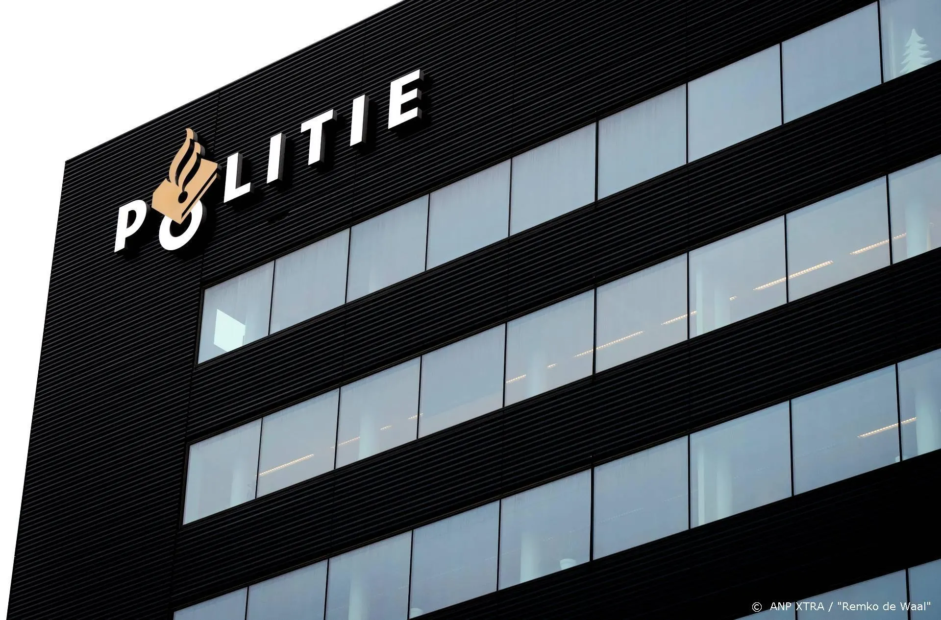 Rapper JoeyAK verdacht van ontvoeren vrouw en kinderen