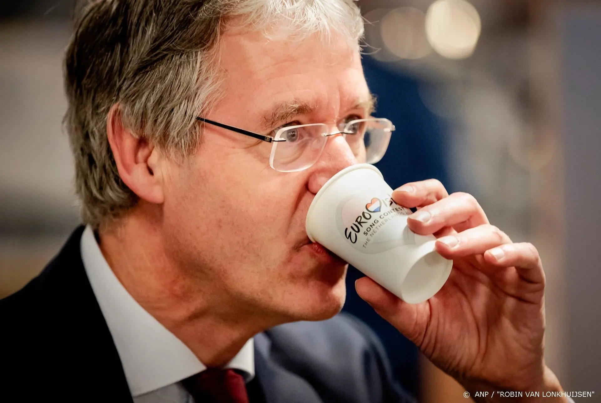 Minister Arie Slob krijgt nieuwe kleindochter