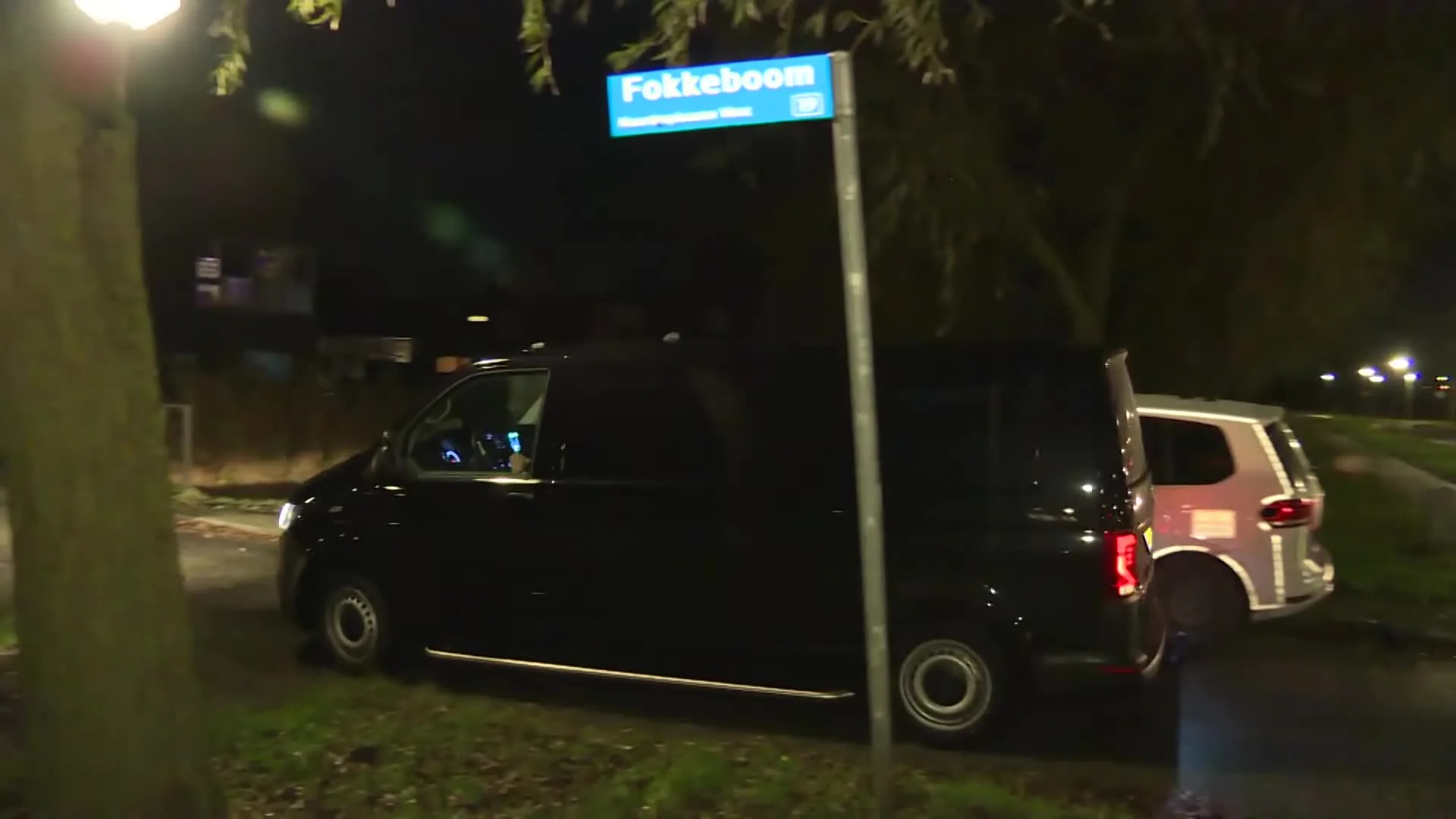 Ali B voor zijn woning beroofd van horloge