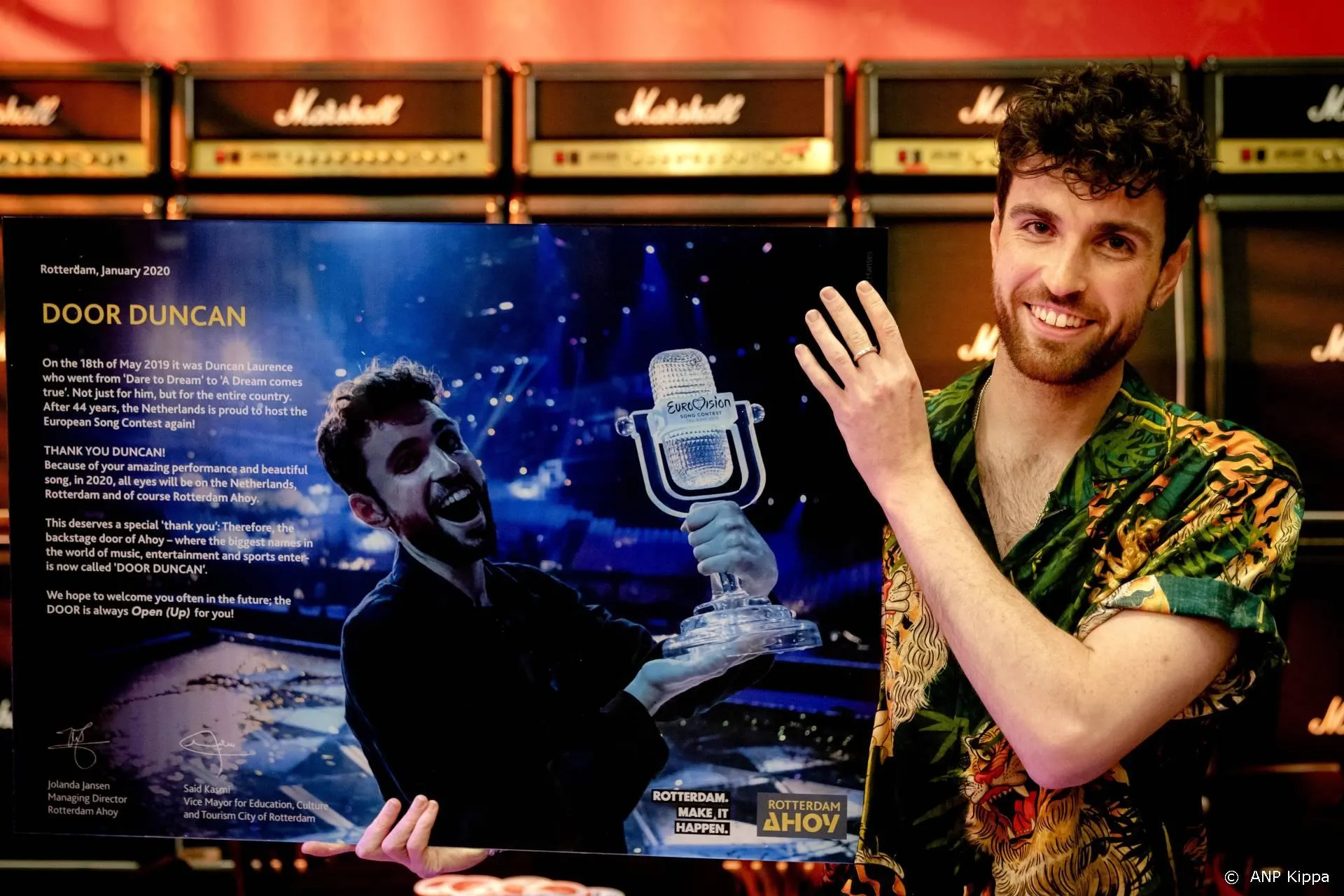 Duncan zet Hellevoetsluis op de kaart in show van Ellen