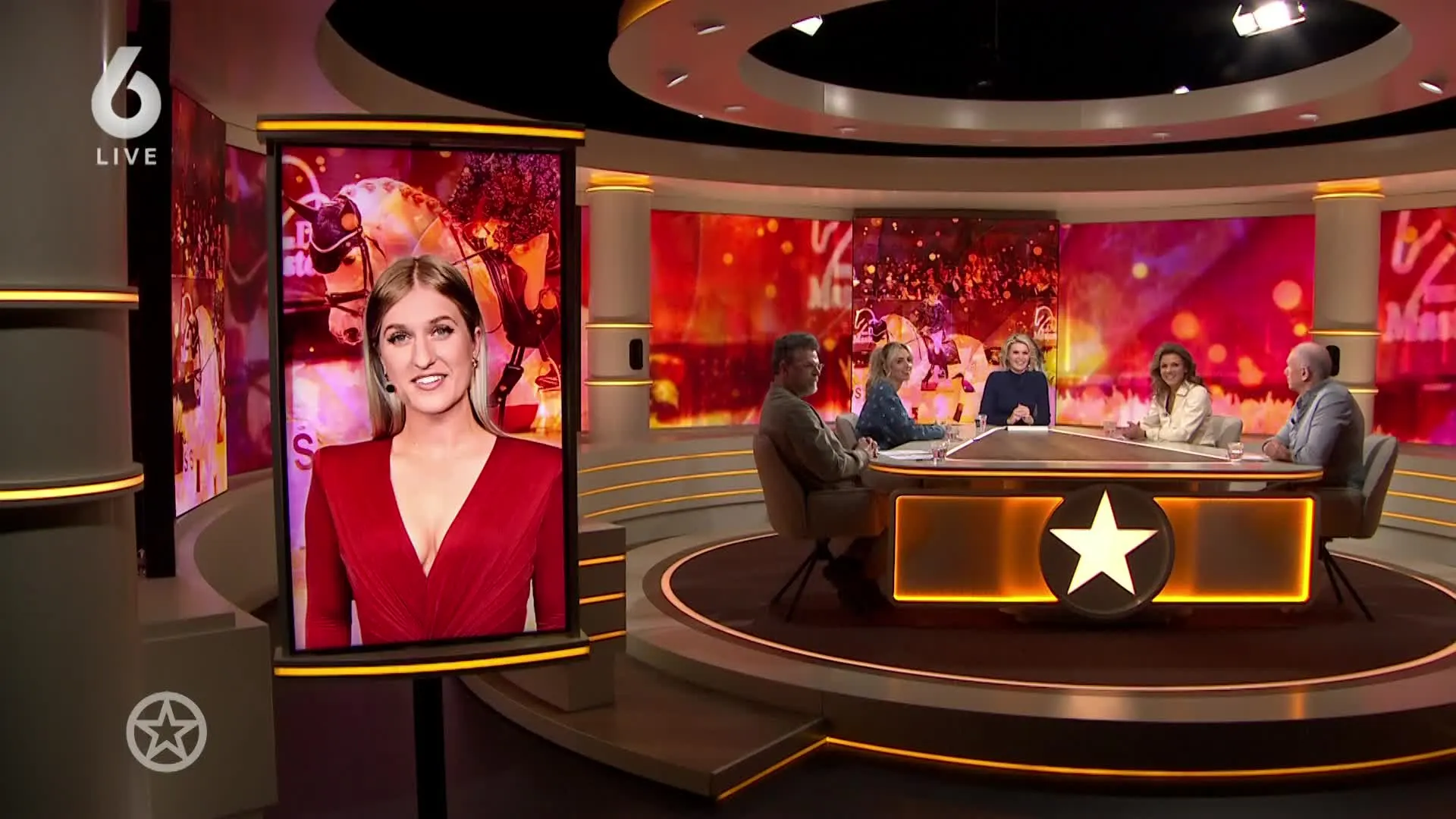 Britt Dekker bezichtigt koetsen voor haar bruiloft