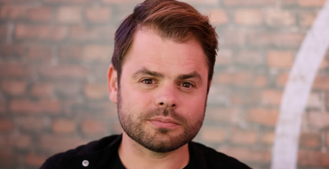 Roel van Velzen herdenkt overleden vader Kor