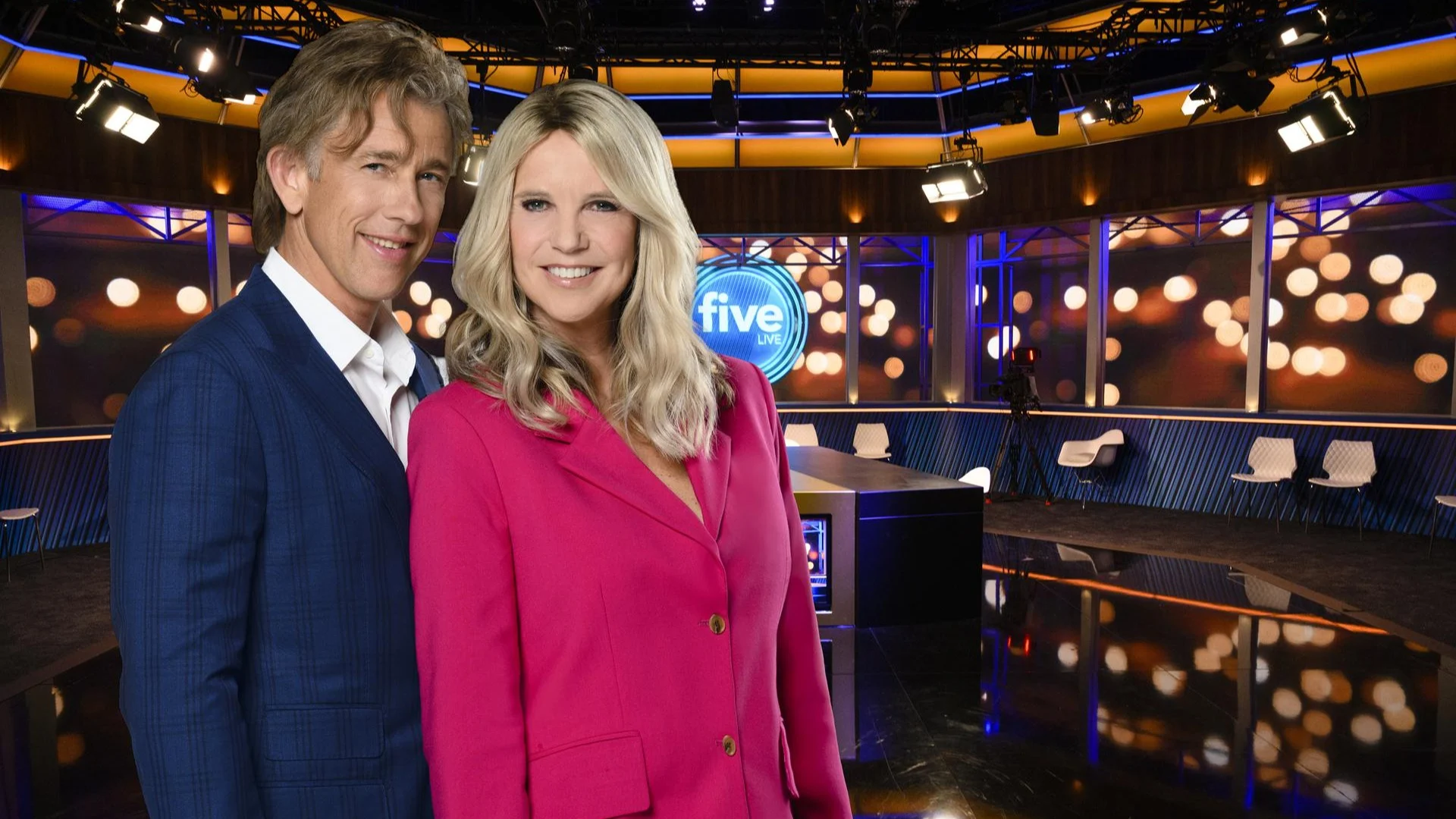 ZIEN: Nieuwe beelden van komische serie FIVE LIVE met Linda de Mol