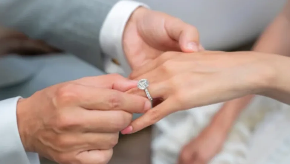 Deze Oranje-international is in het huwelijksbootje gestapt