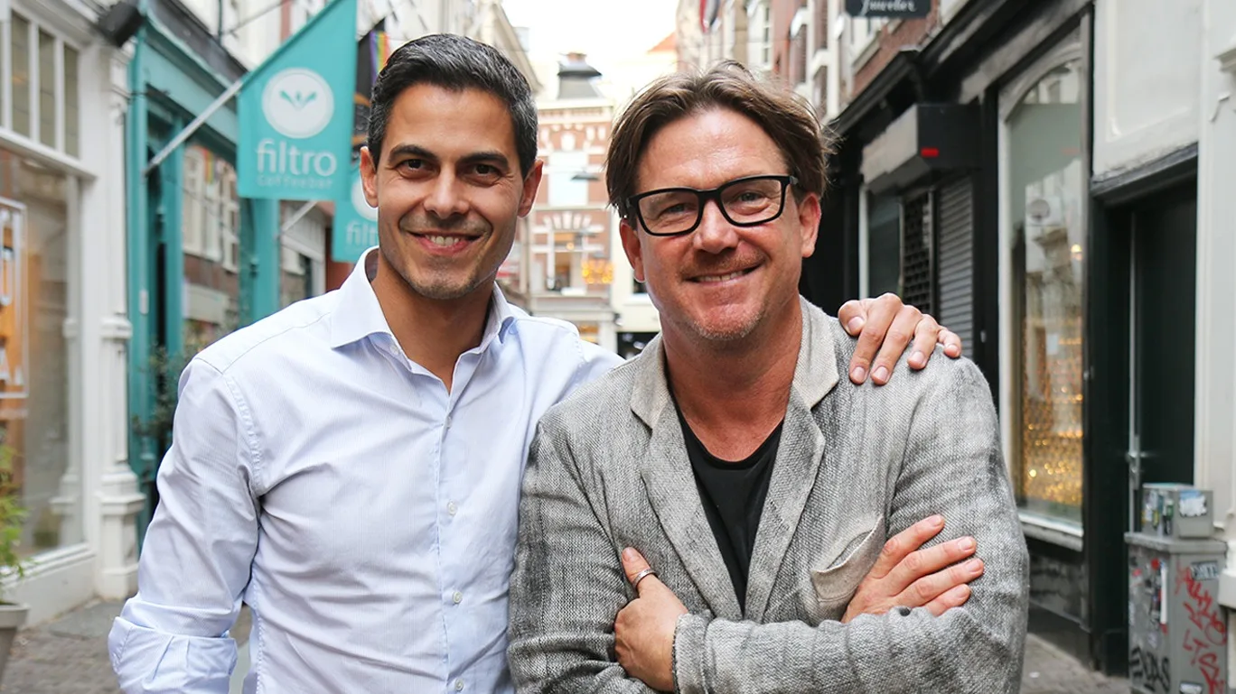 Johnny de Mol borrelt met politici: 'Géén politiek? Heerlijk'