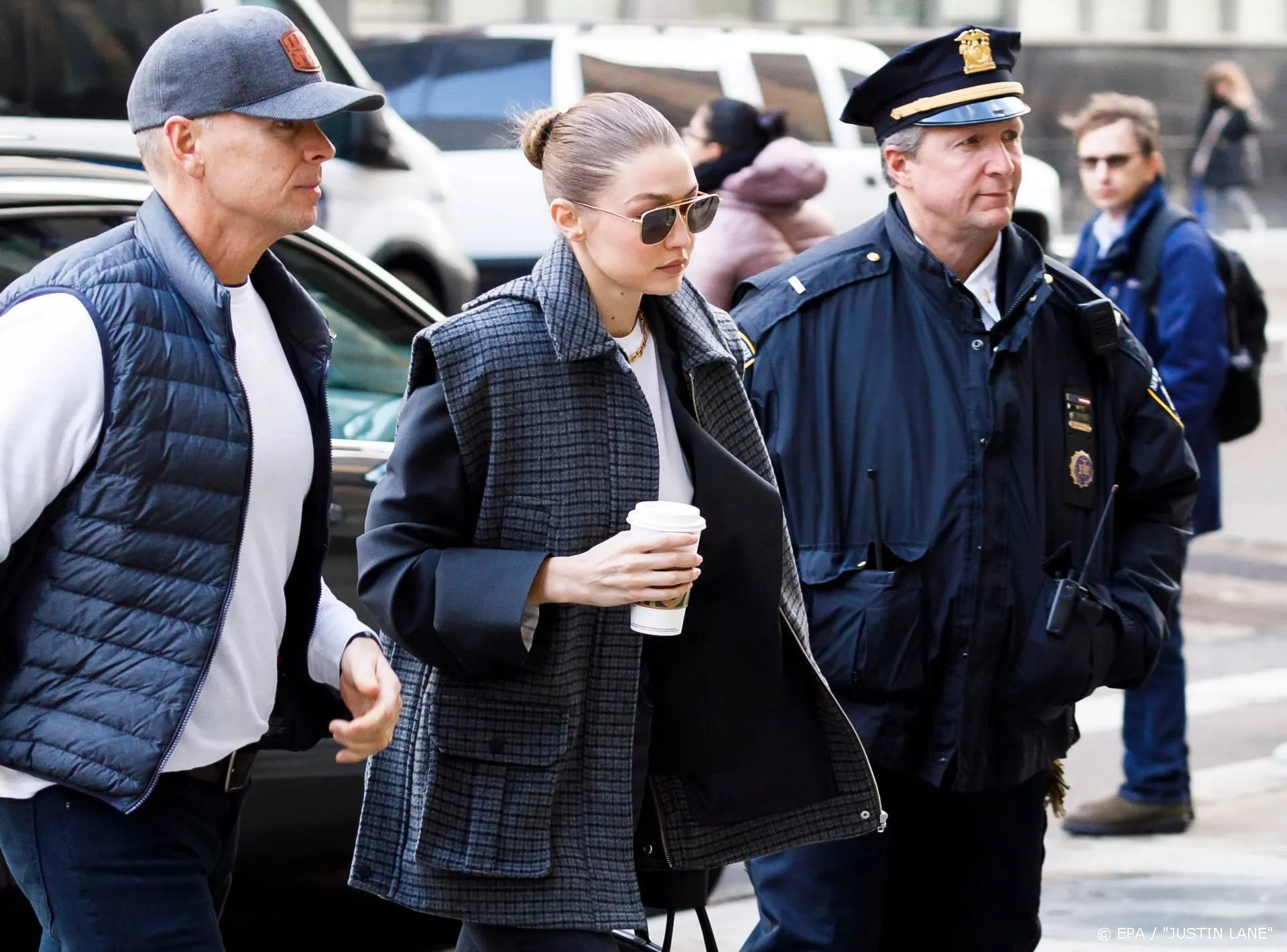 Gigi Hadid toch geen jurylid in zaak Weinstein