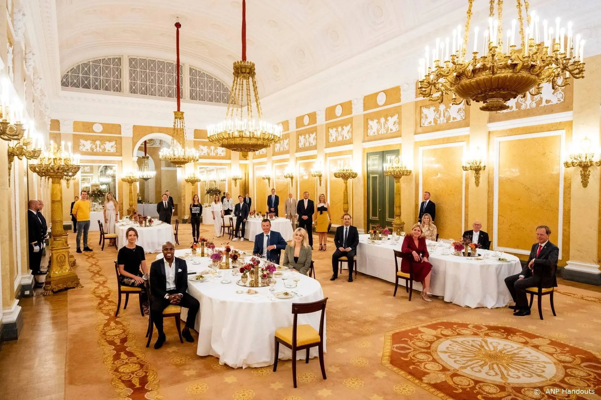 Hannah Hoekstra in shirt Zwarte Piet is racisme bij lunch koning