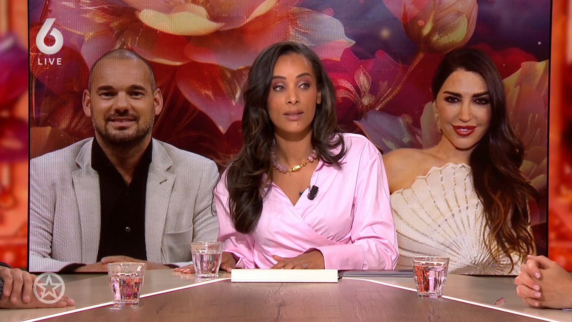 Wesley Sneijder neemt het op voor Yolanthe Cabau