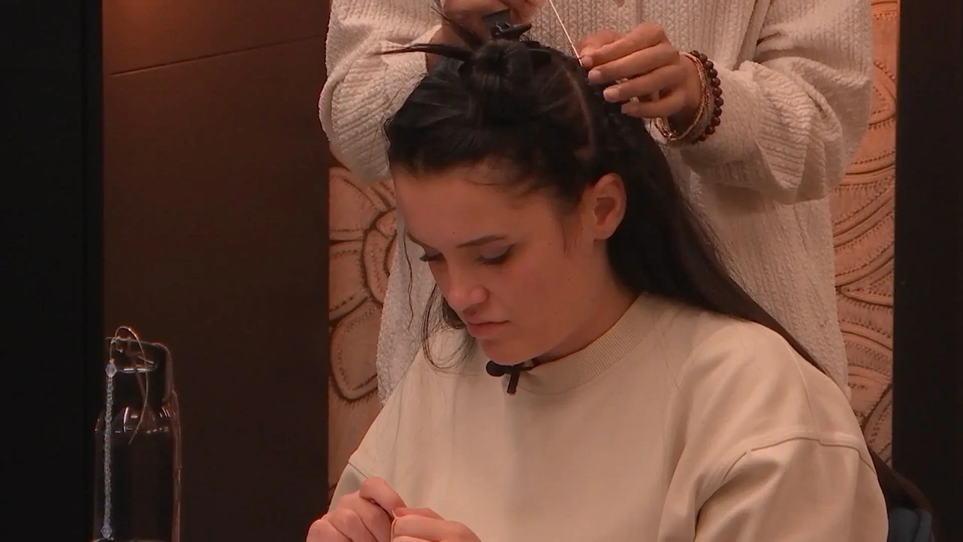 Senna is benieuwd wat haar familie van Floris vindt