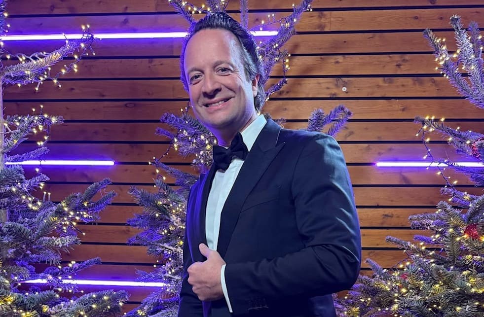 Imitator William Janz blijft liedjes Julio Iglesias zingen ondanks beschuldigingen