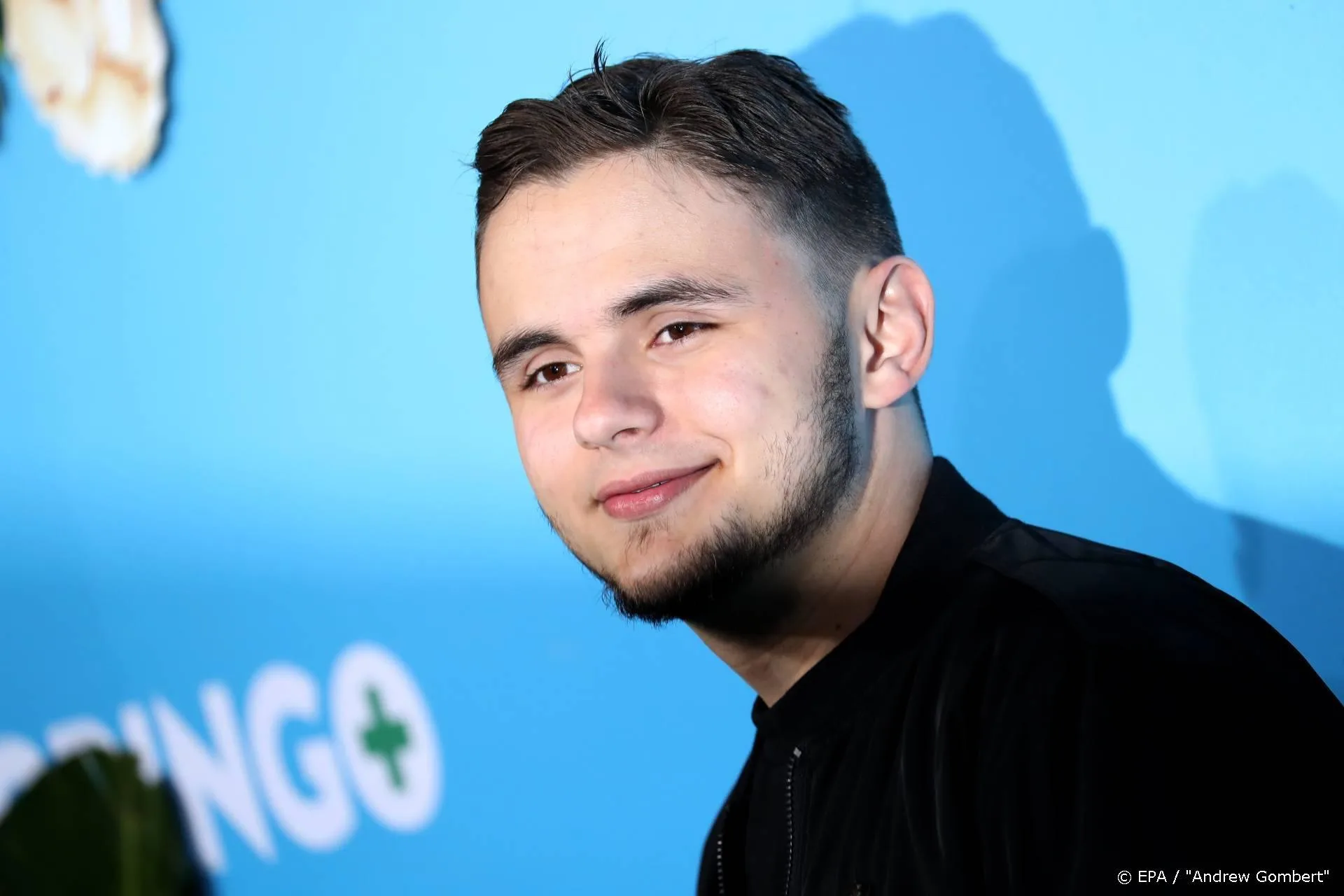 Zoon Michael Jackson deelt gratis maaltijden uit