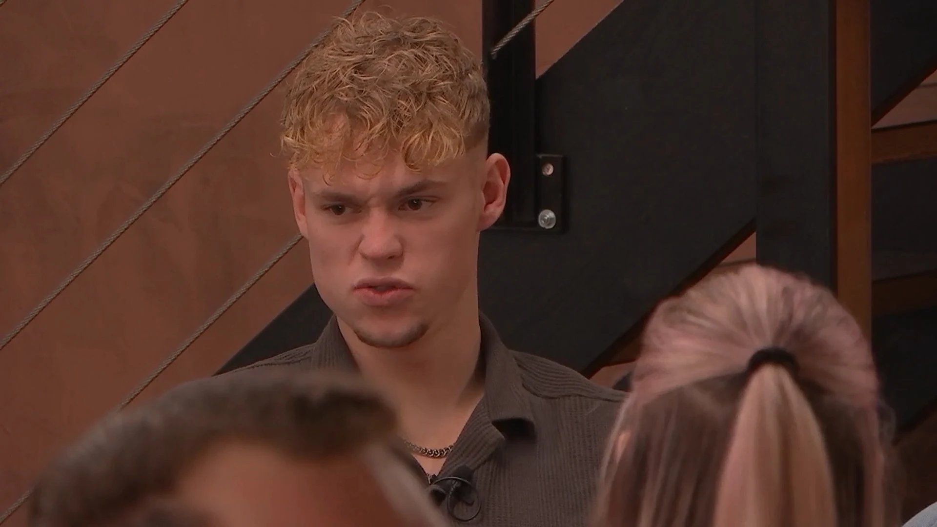 De Bondgenoten-Floris vernedert Senna: 'Hoef geen eend als vriendin'