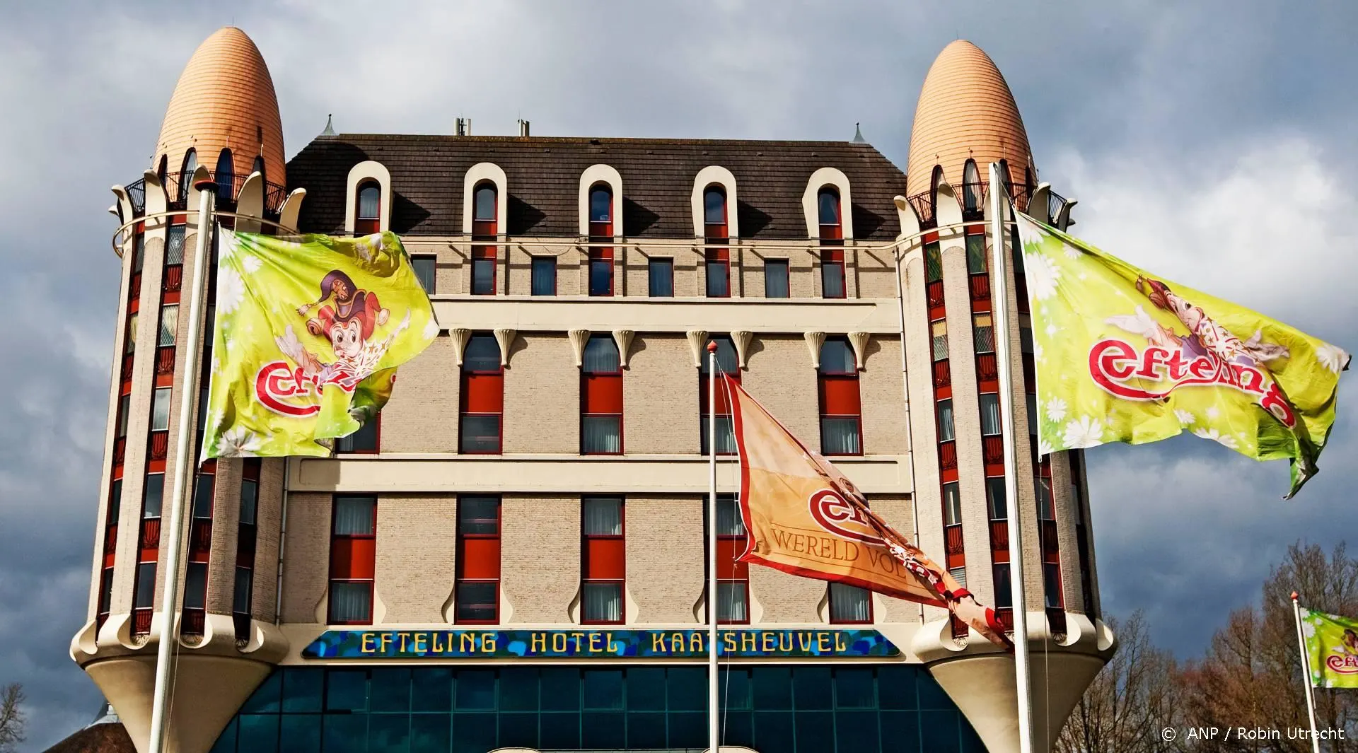 Efteling doneert oude meubels aan kringloop