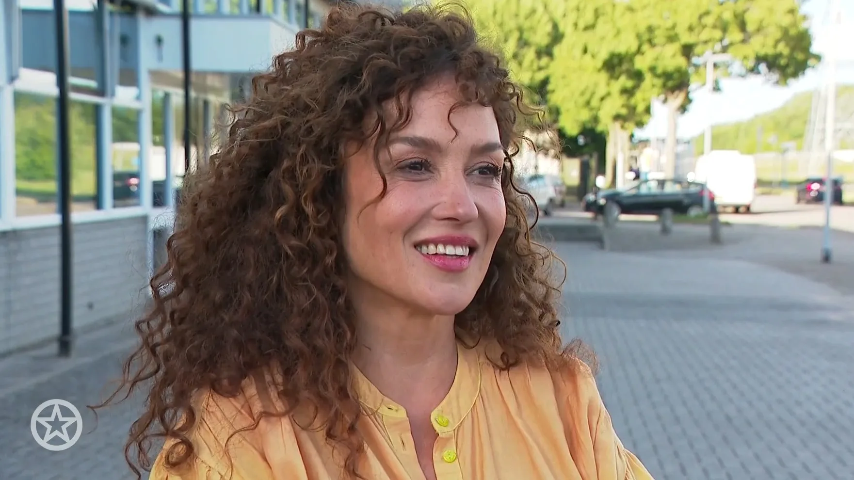 Sensuele modderfoto Katja Schuurman maakt de tongen los