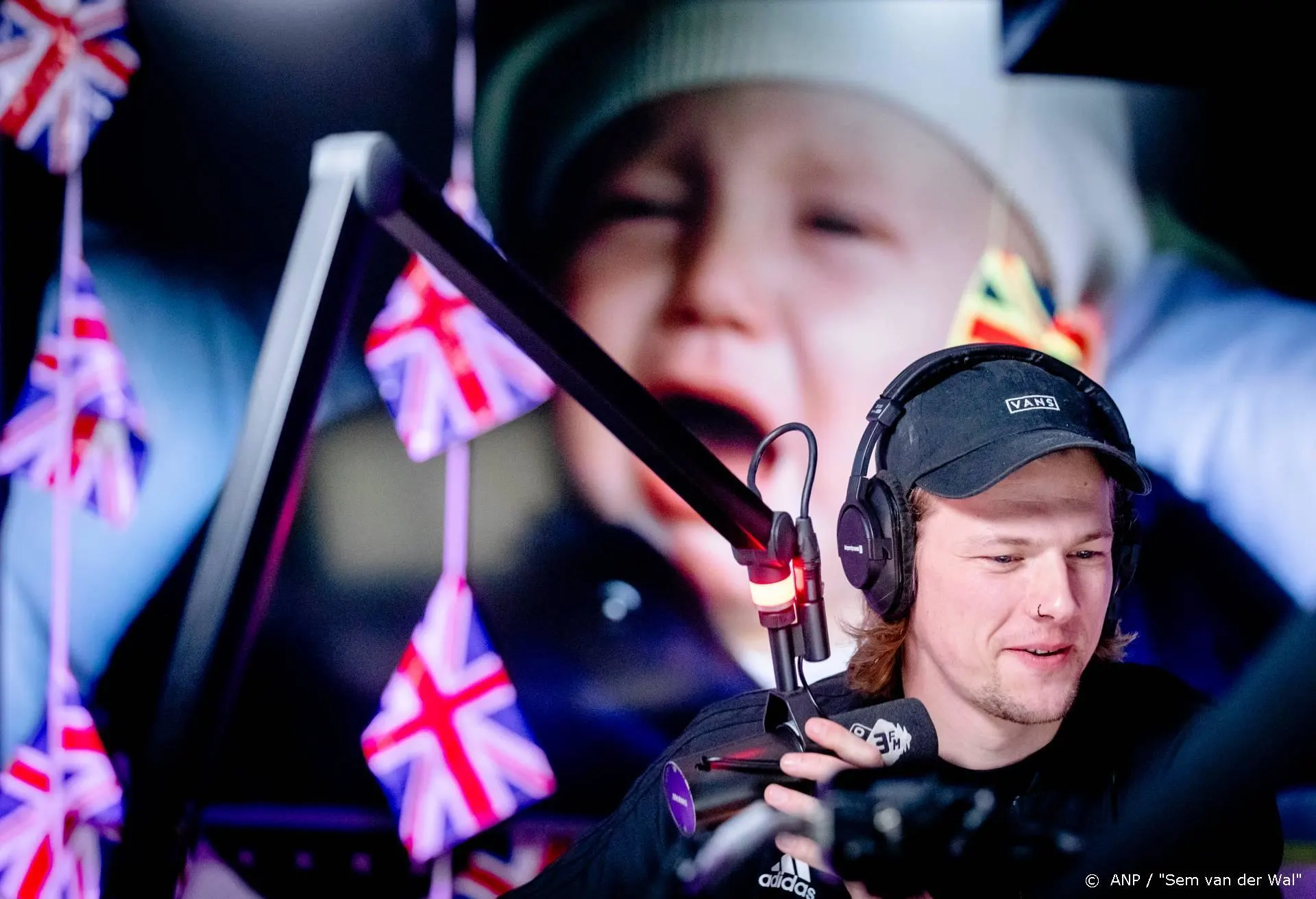 Honderden mensen genieten van huisfeestje met Sander Hoogendoorn