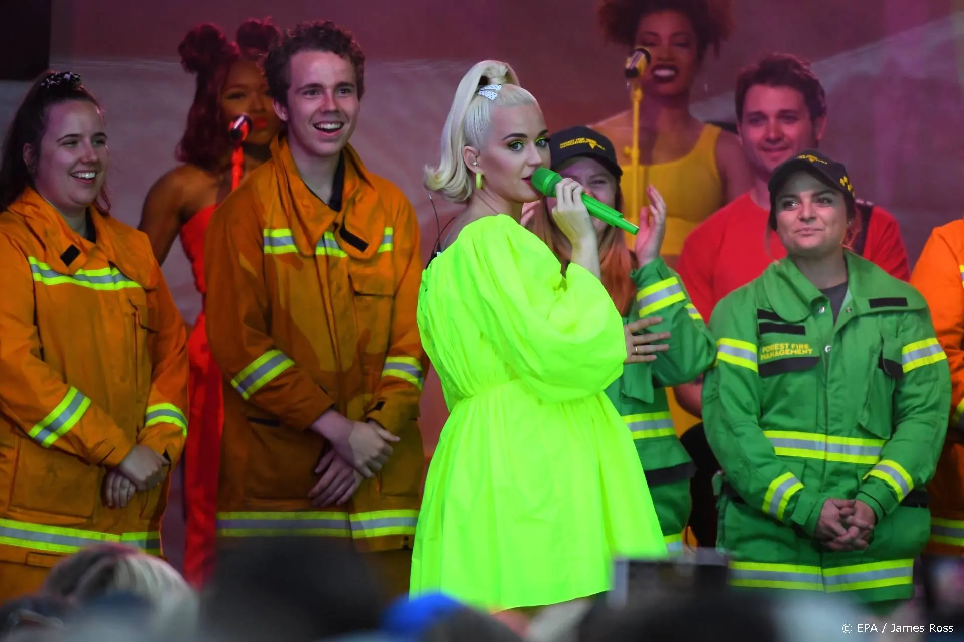 Katy Perry geniet volop van het moederschap