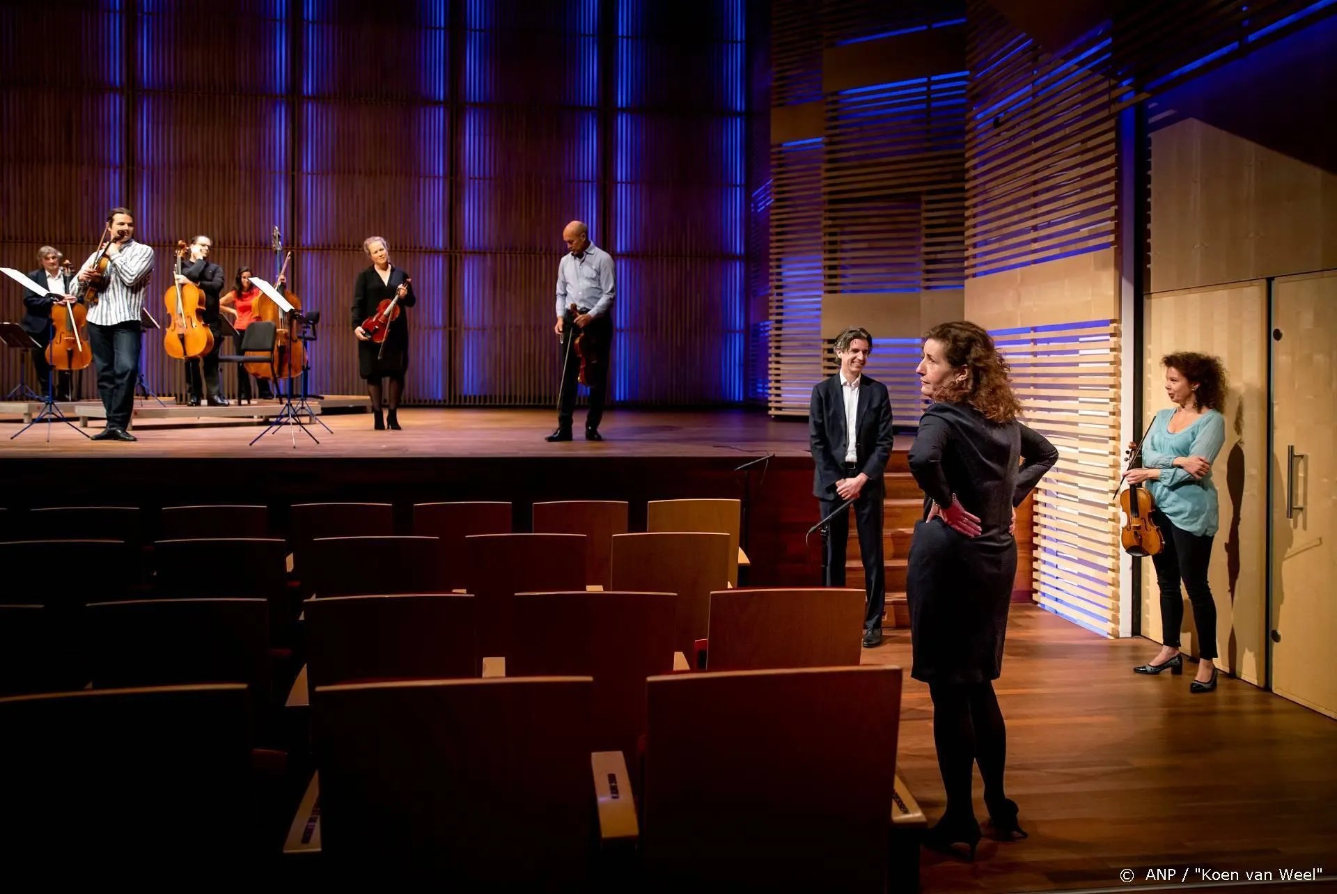 Minister bezoekt door corona getroffen culturele instellingen