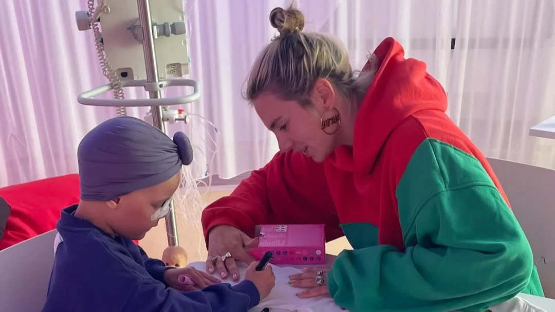 Kinderen uit Prinses Máxima Centrum ontwerpen jurk van Maan