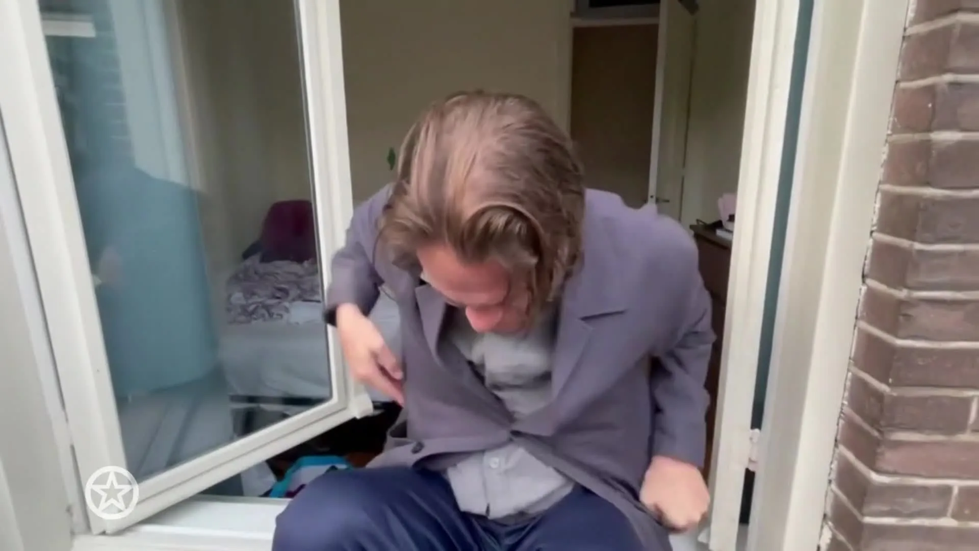 Hans Teeuwen boos op Instagram