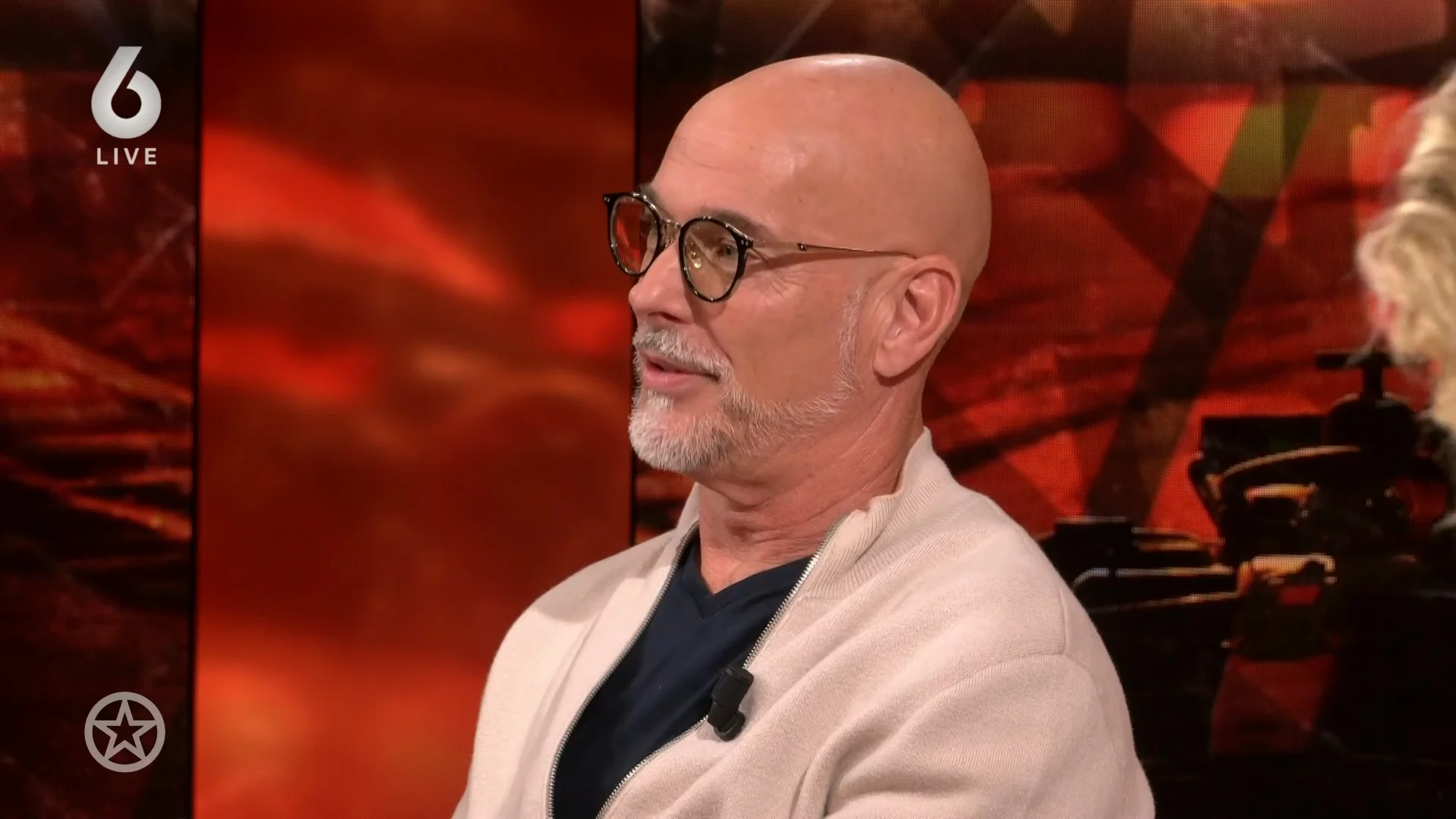 Rob Kamphues gaat weer het theater in