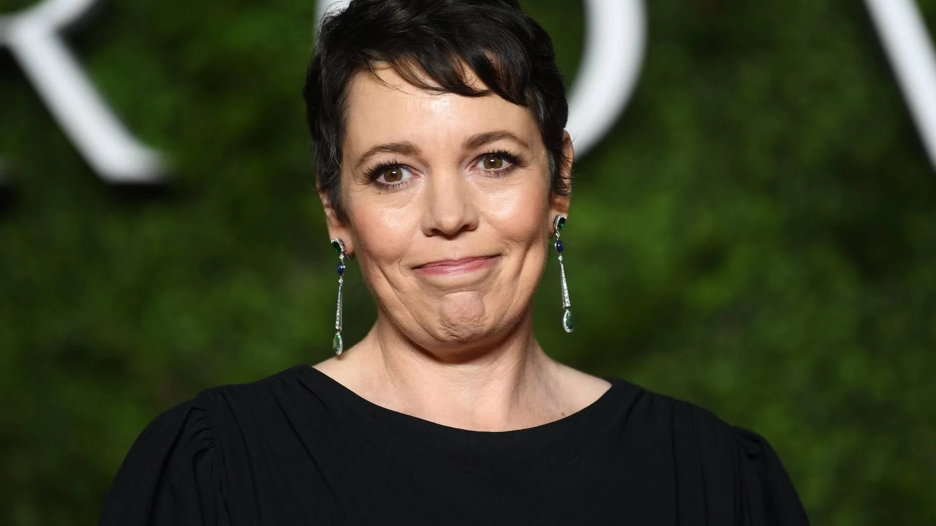 Minister wil dat Netflix waarschuwt dat The Crown fictief is