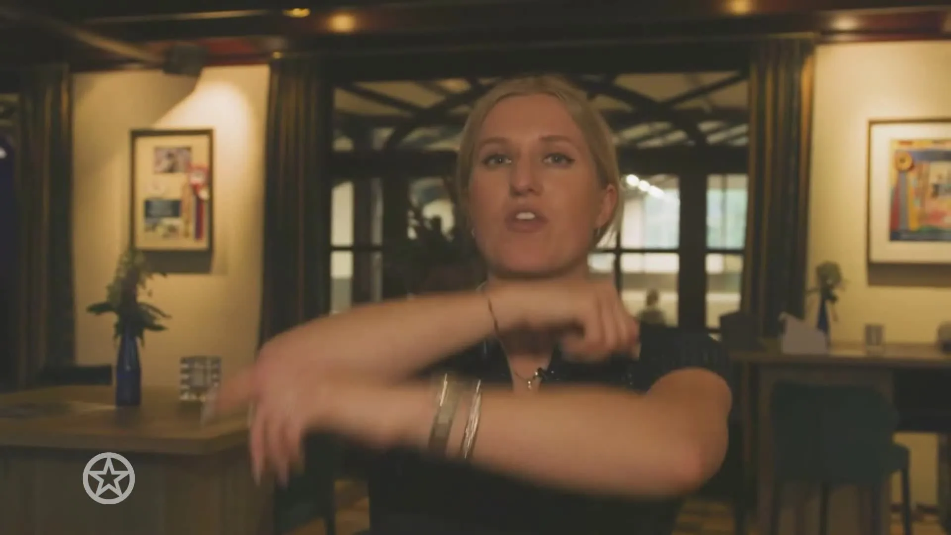 Britt Dekker gewond geraakt door paard