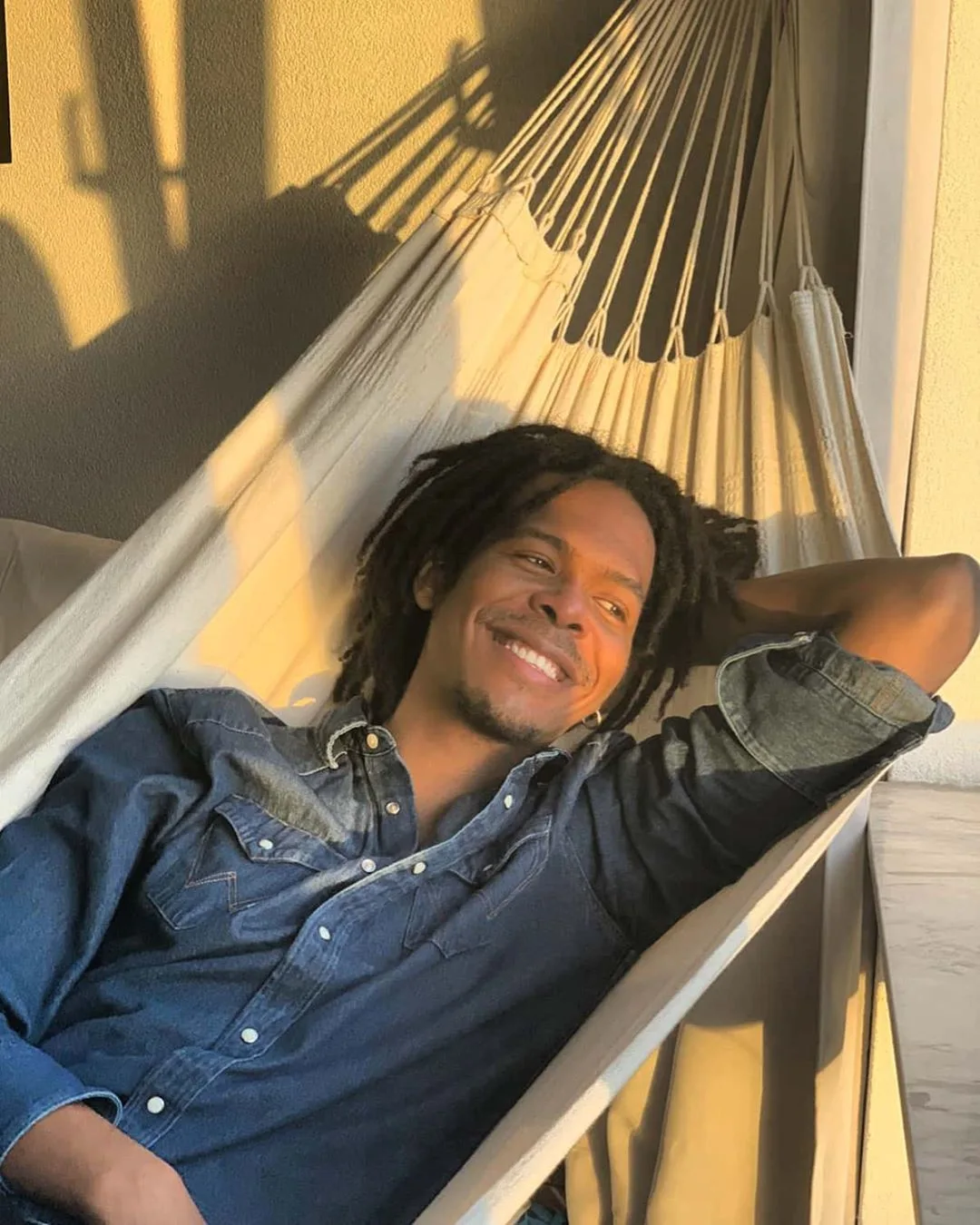 Zó ziet de vriend van Jeangu Macrooy eruit