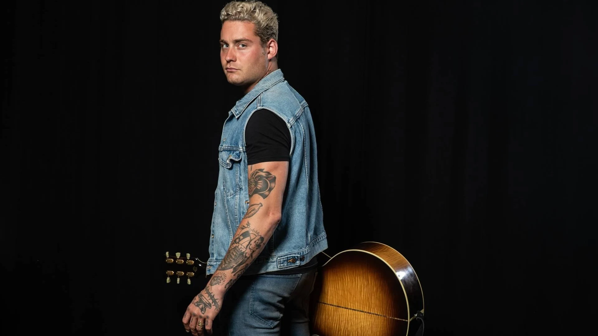 Douwe Bob haalt uit naar Raemon Sluiter