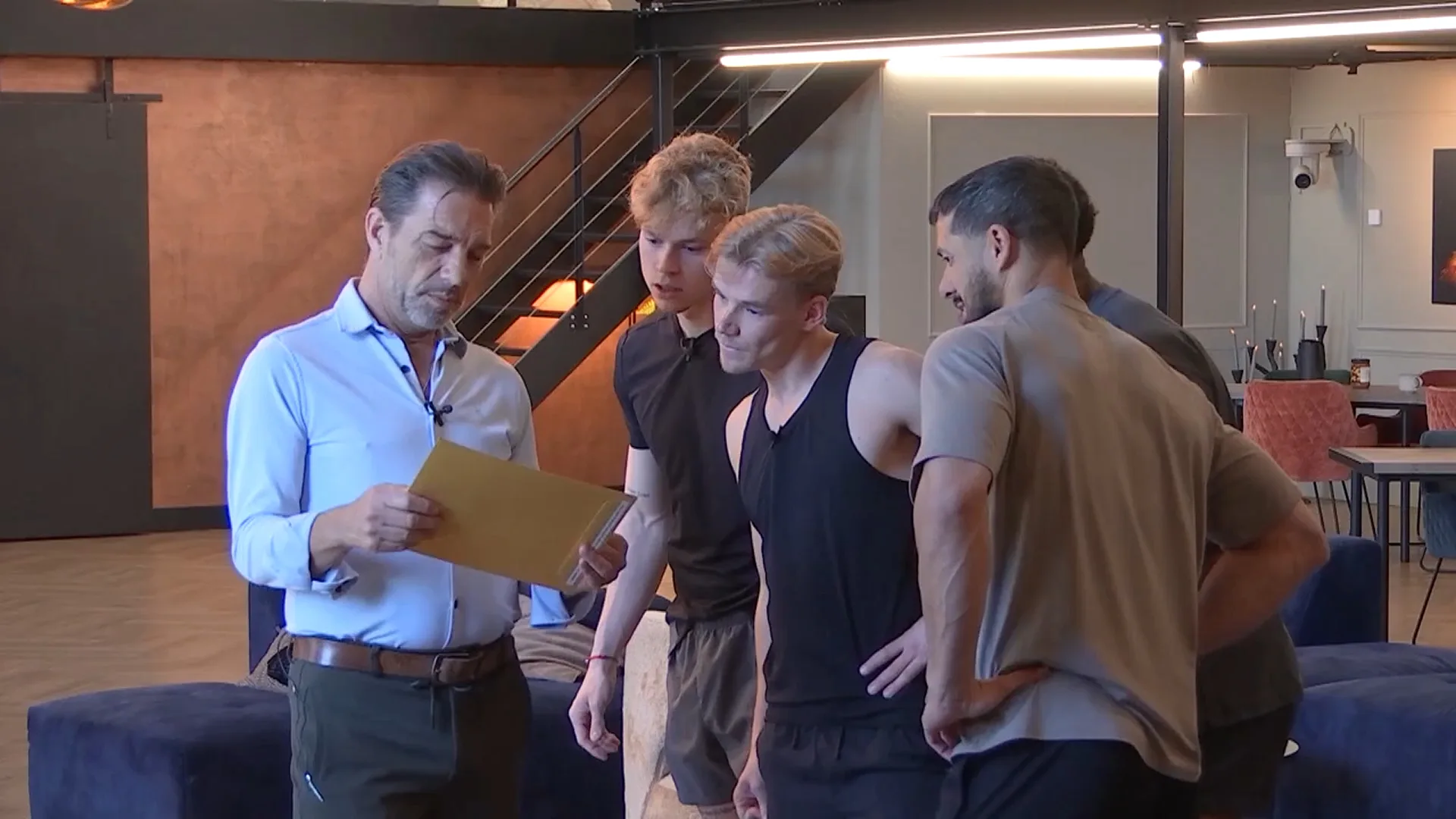 Een mysterieuze brief duikt op in de loods…