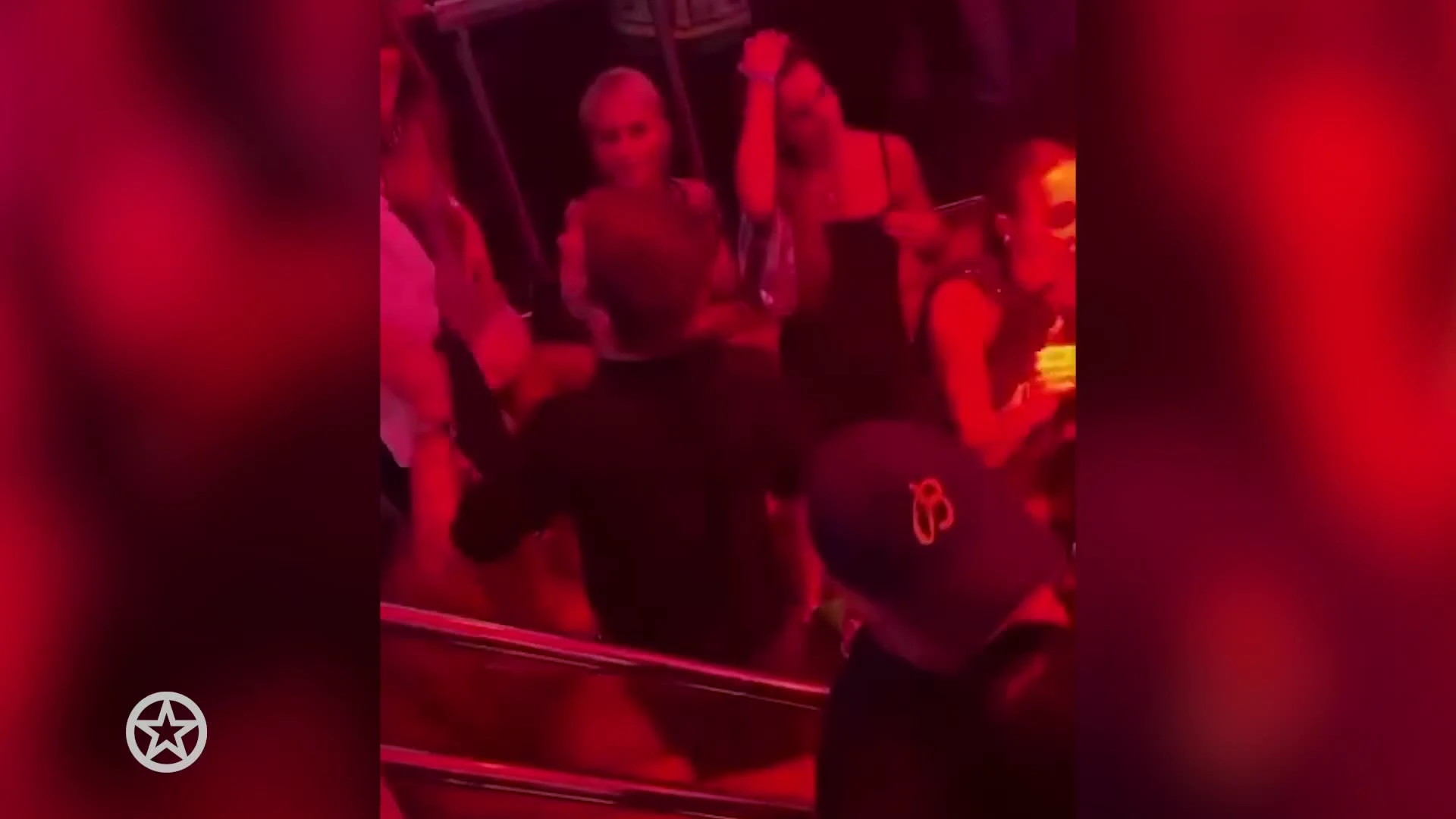 Max Verstappen gaat los in club