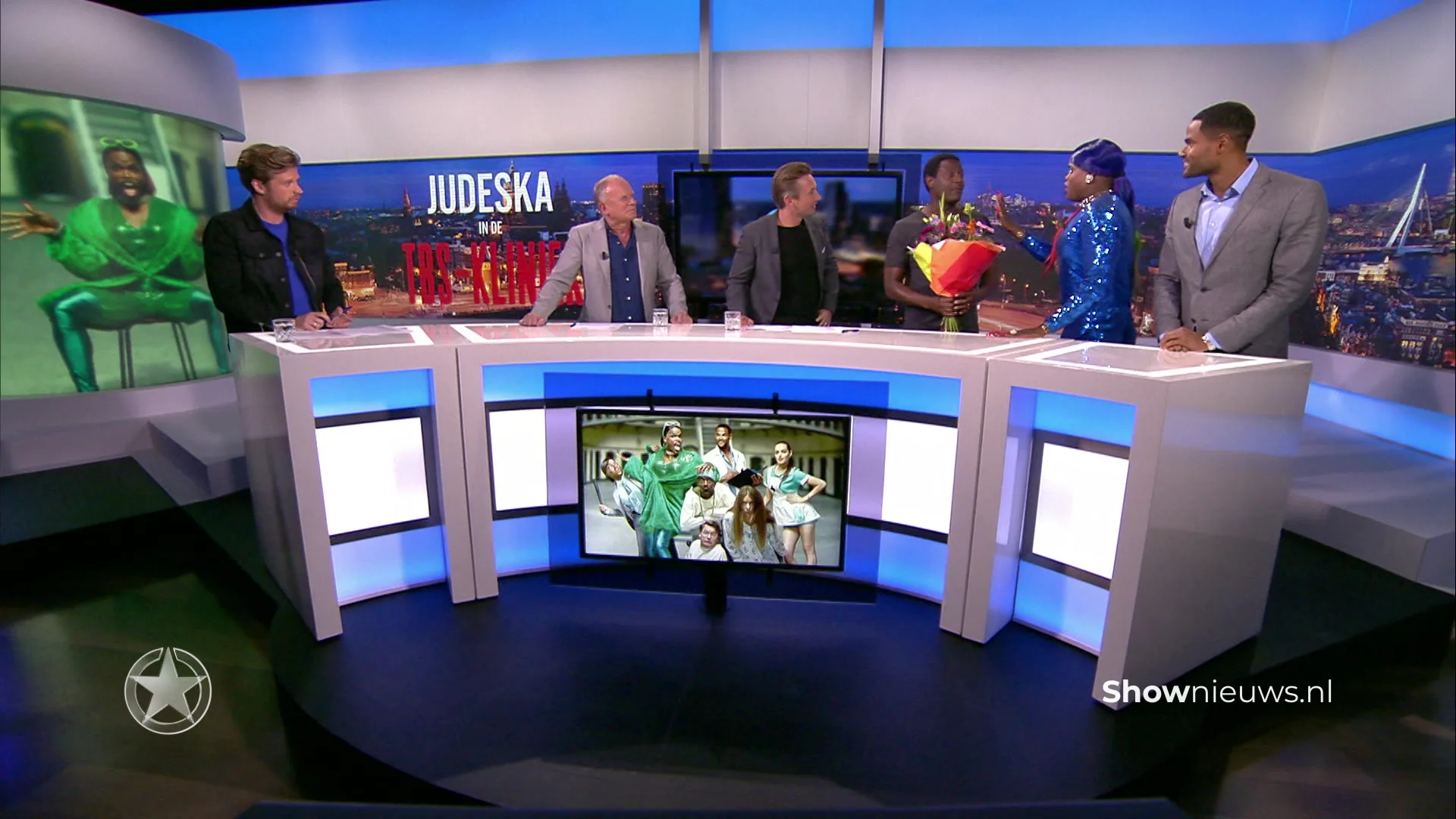 Judeska zet Shownieuws-studio op z'n kop