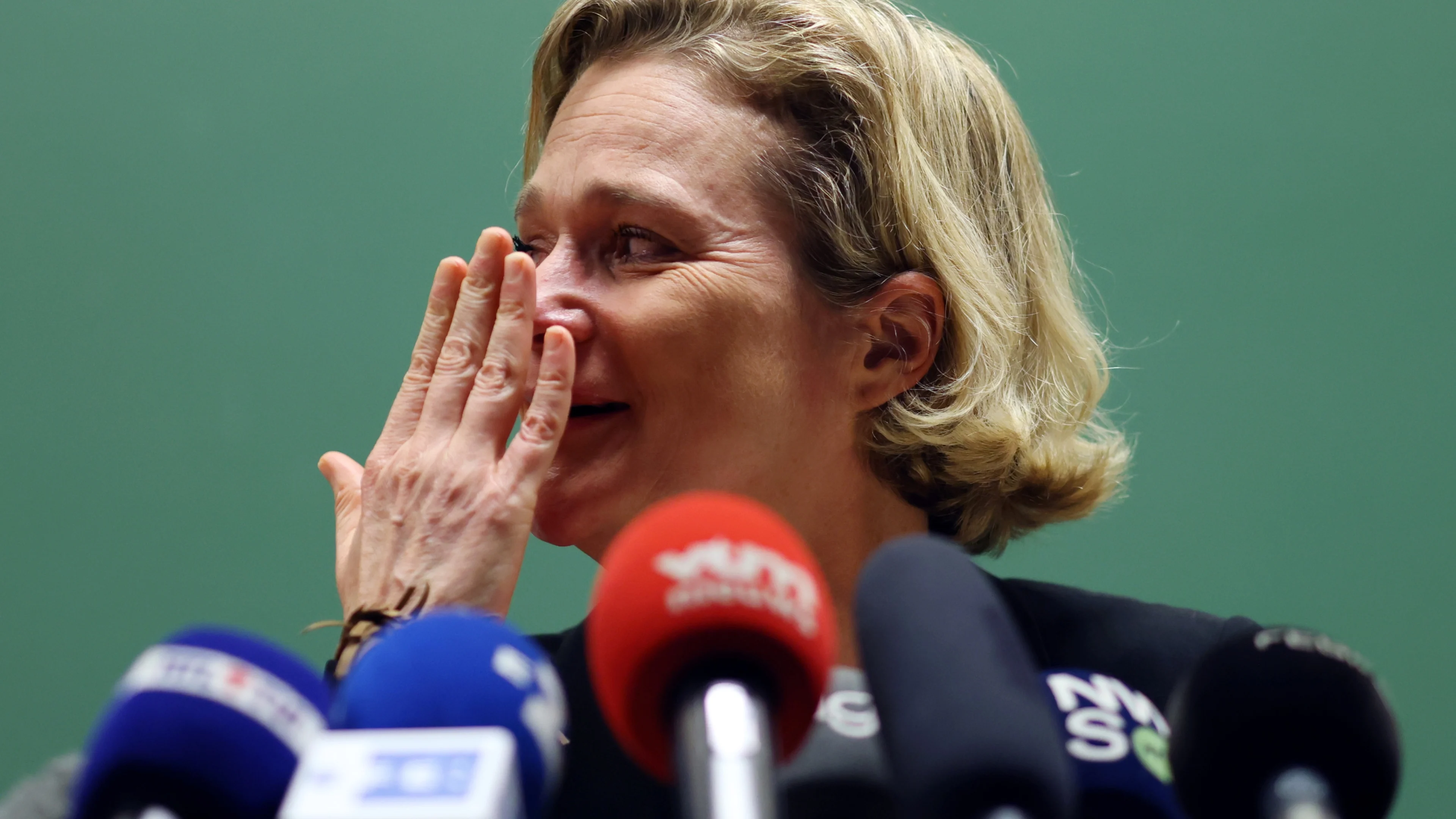 Geëmotioneerde Delphine wil graag koninklijke familie bezoeken